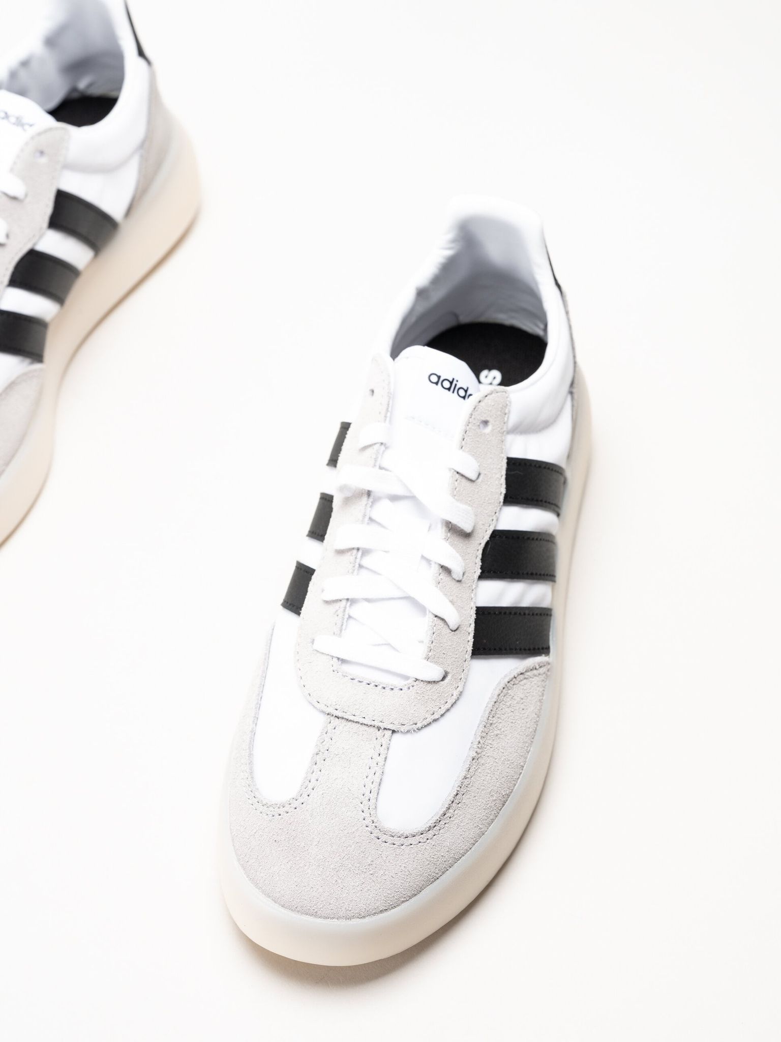 Adidas - Barreda Decode - Vita sneakers i nylon och mocka