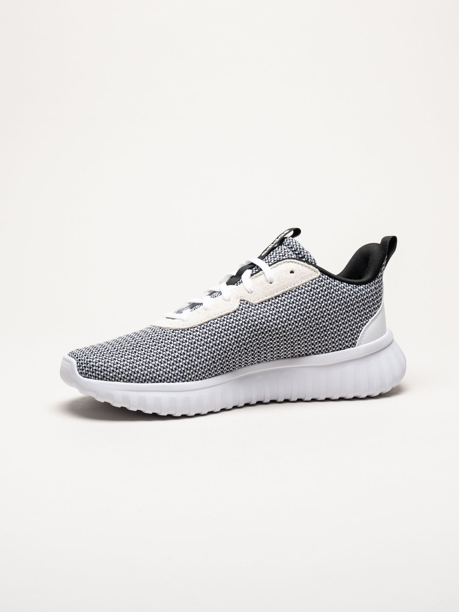 Adidas - Kaptir Base - Svartvita sneakers i textil