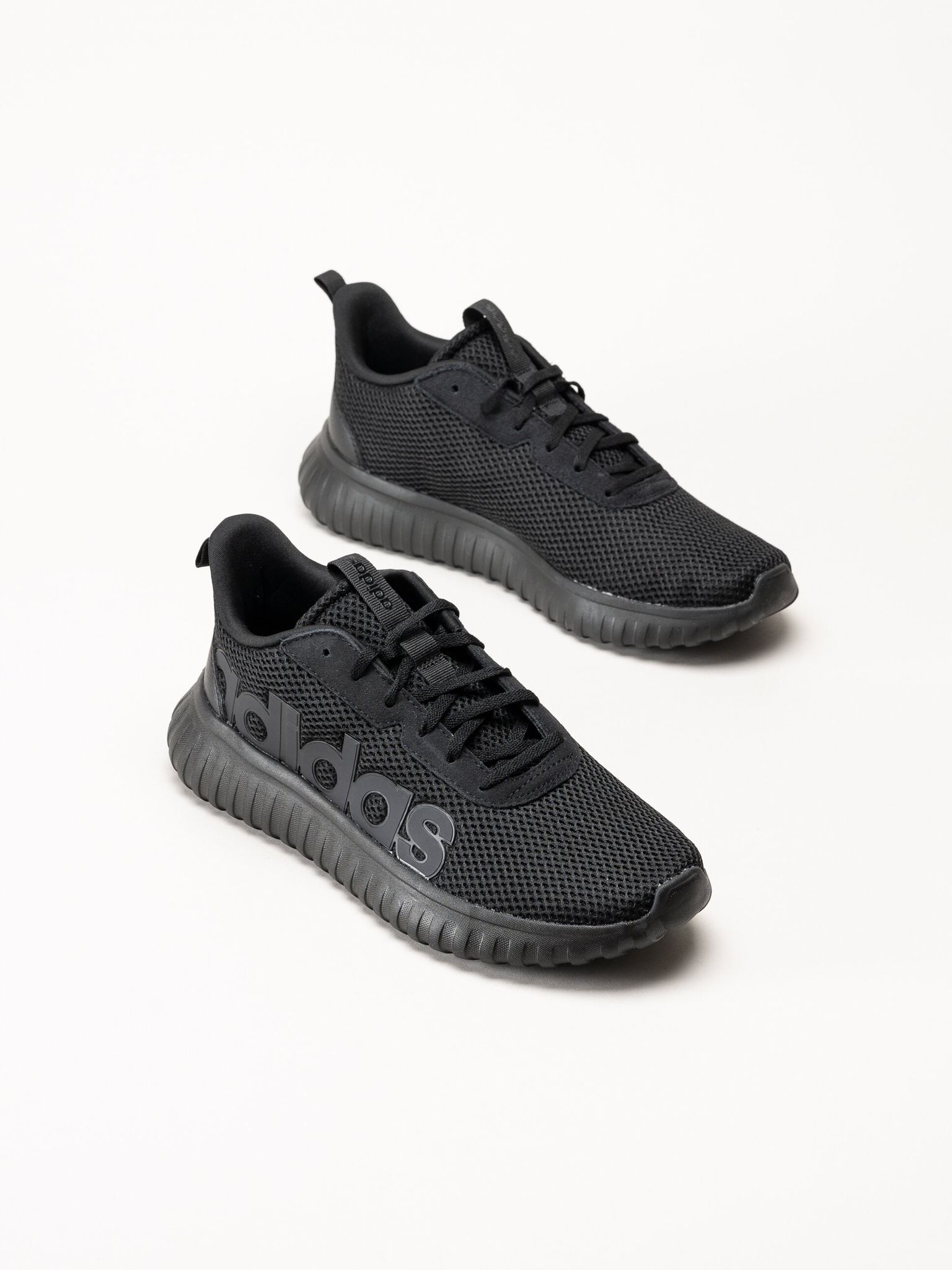 Adidas - Kaptir Base - Svarta sneakers i textil