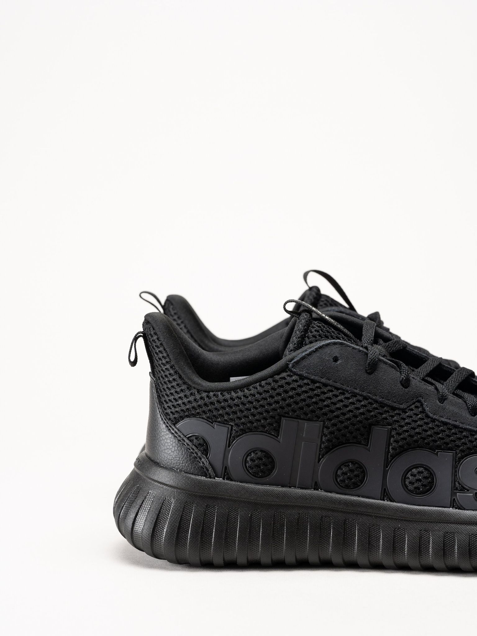 Adidas - Kaptir Base - Svarta sneakers i textil