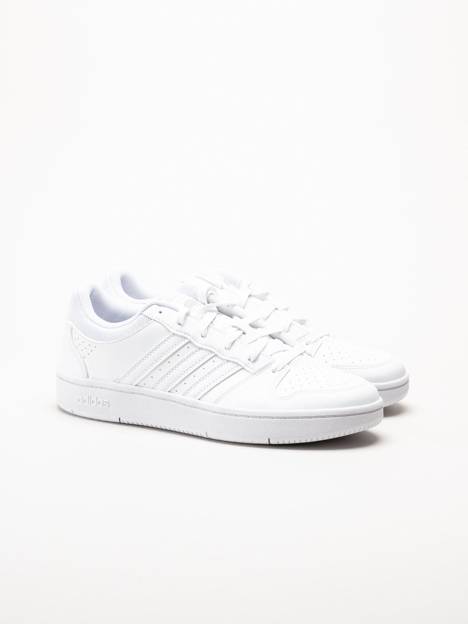 Adidas - Hoops Classic - Vita sneakers i skinnimitation