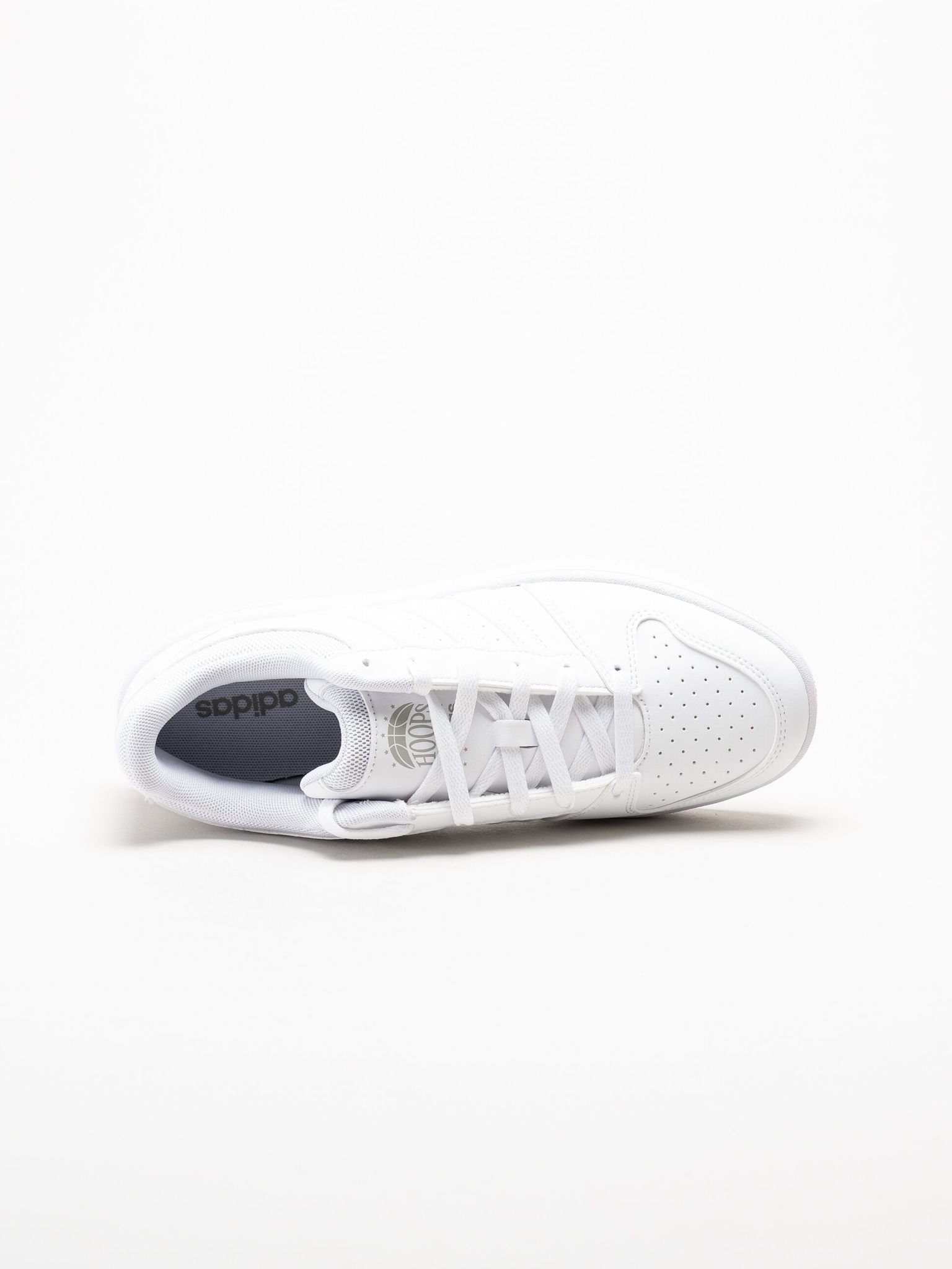 Adidas - Hoops Classic - Vita sneakers i skinnimitation