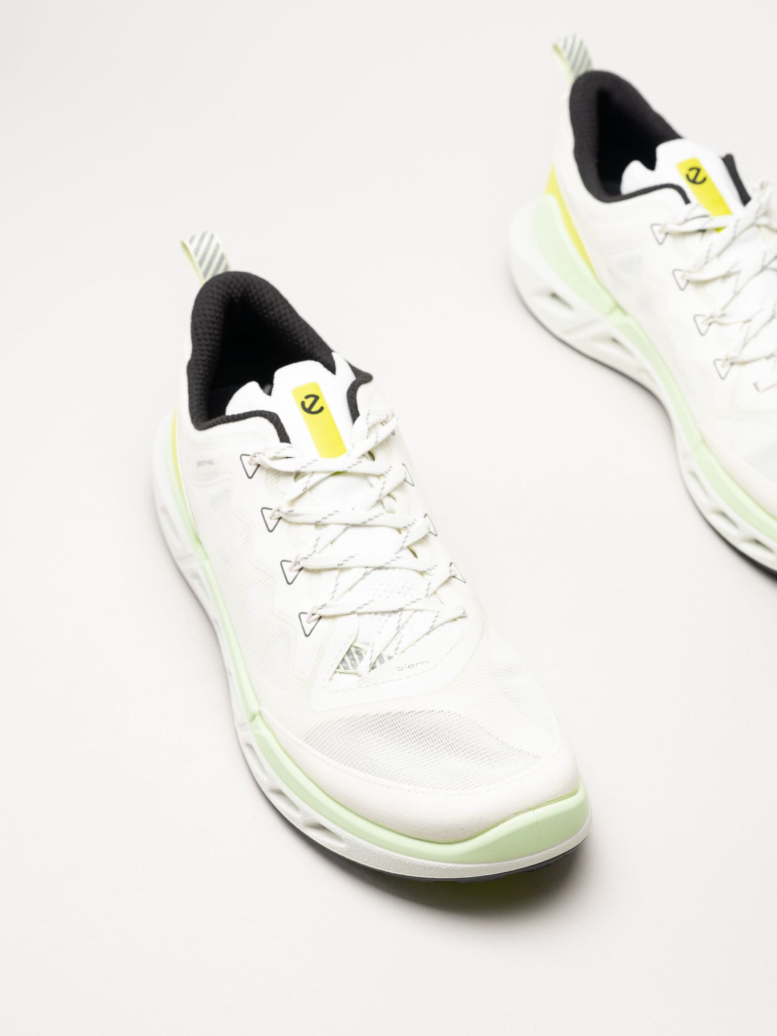Ecco - Biom 720 Breathru - Vita sneakers i mesh