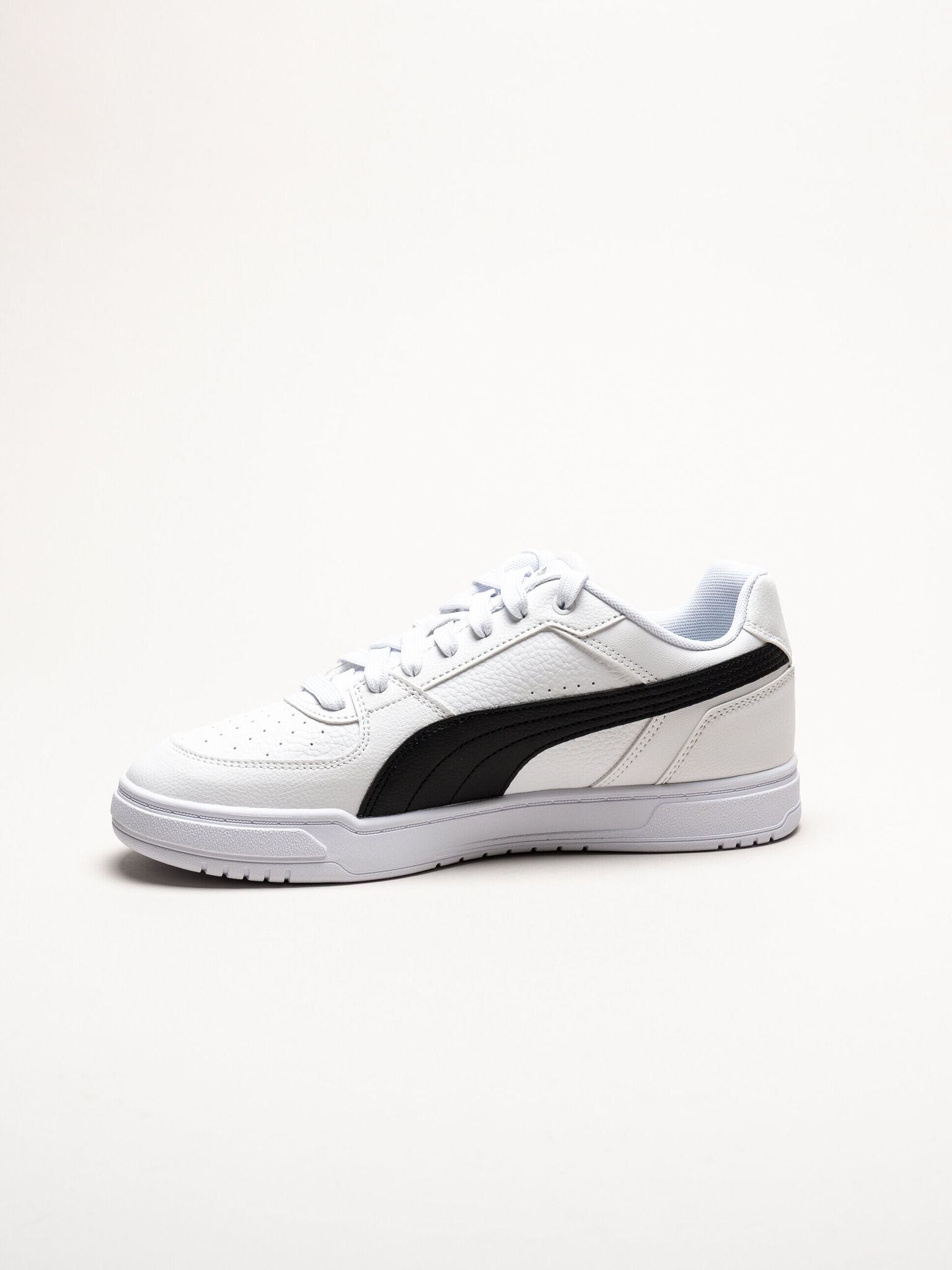 Puma - Caven III - Vita sneakers i skinnimitation