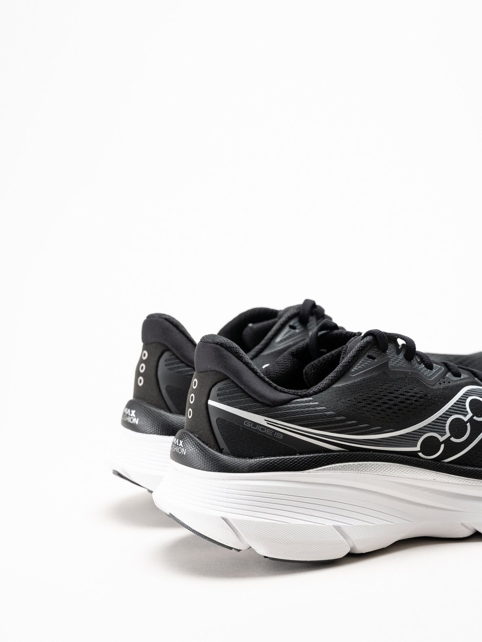 Saucony Original - Guide 19 - Svarta sneakers i textil