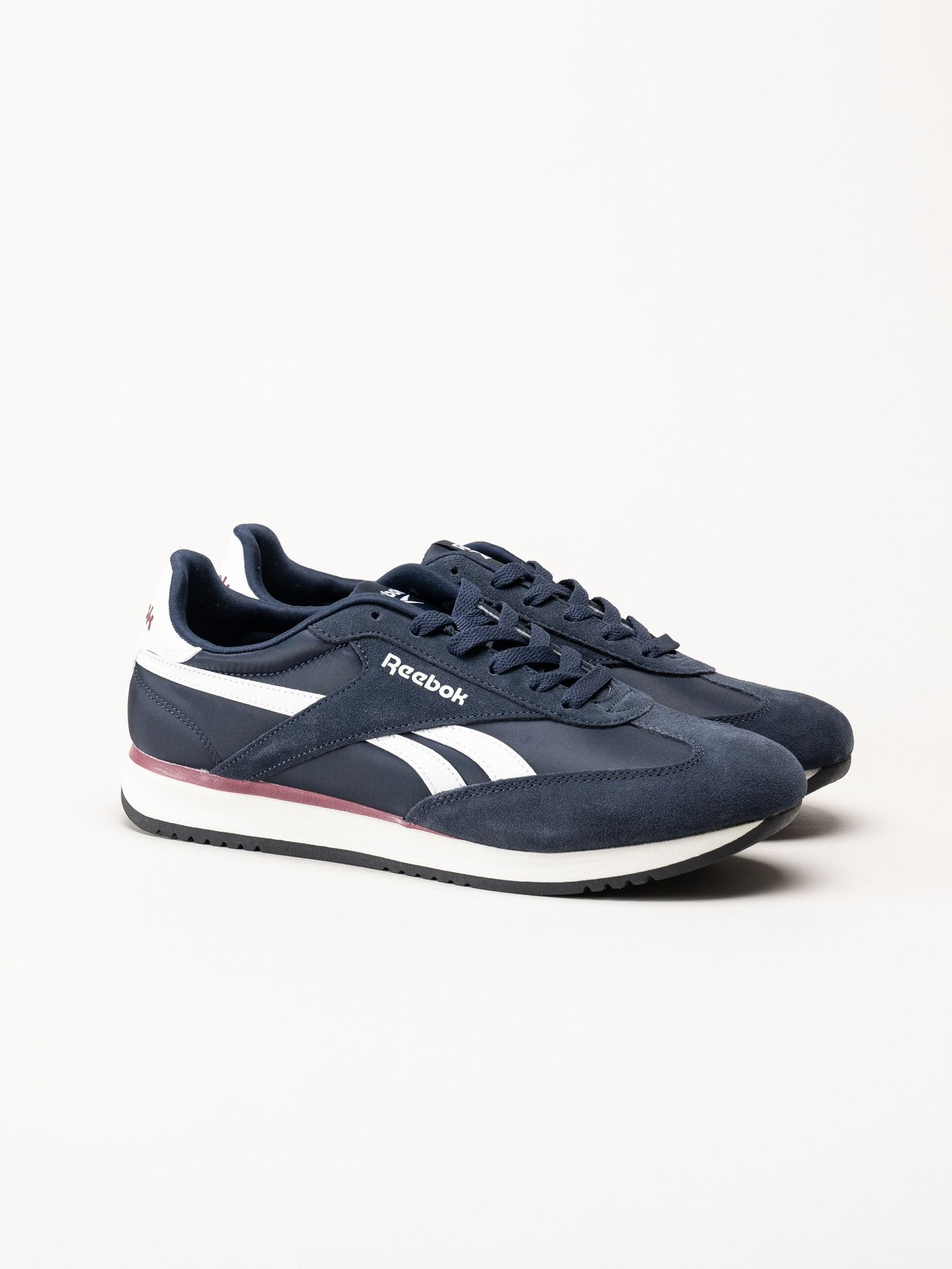 Reebok - World 70 - Mörkblå sneakers i mocka  och textil