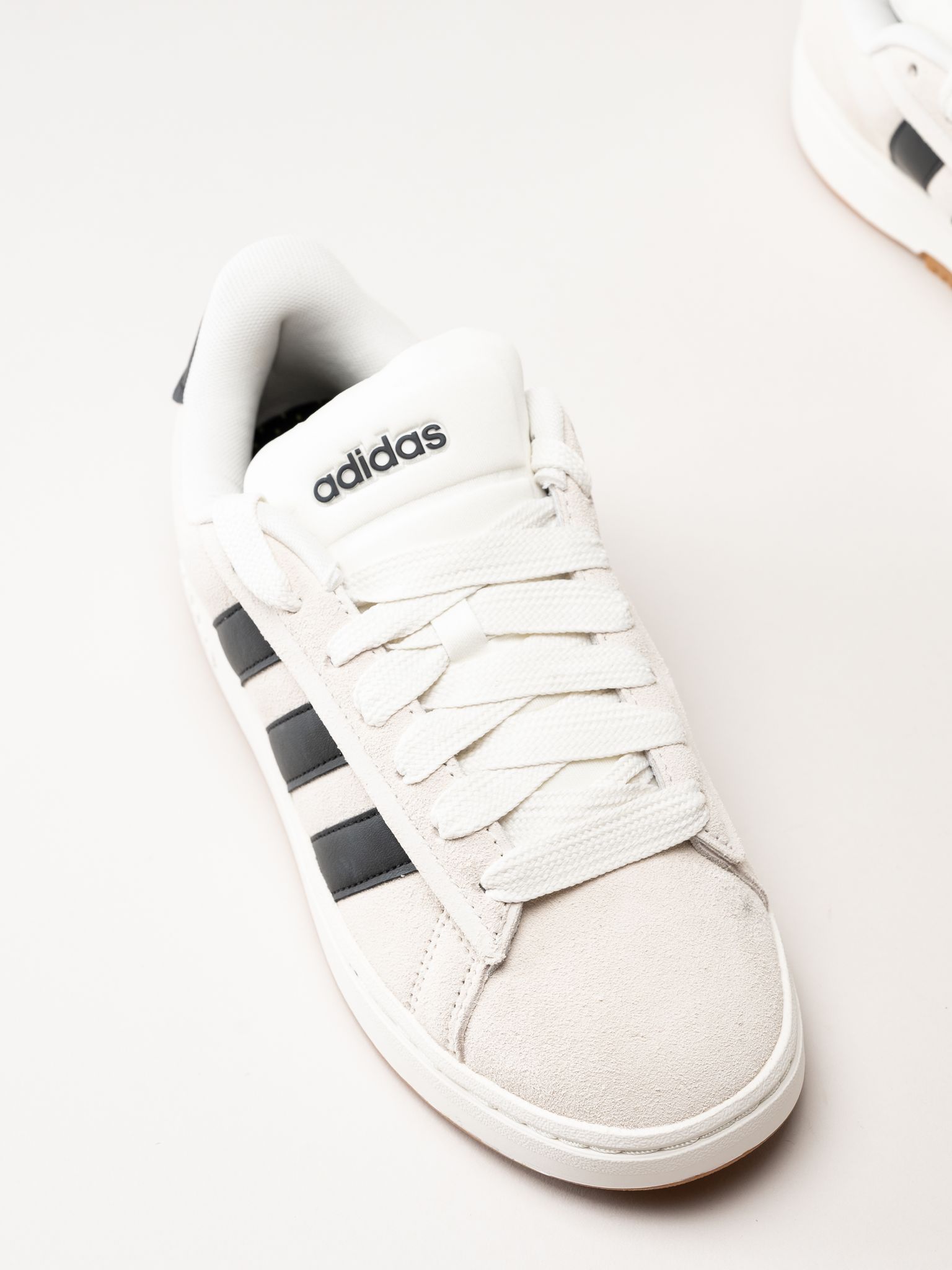 Adidas - Grand Court Alpha 00s - Beige sneakers