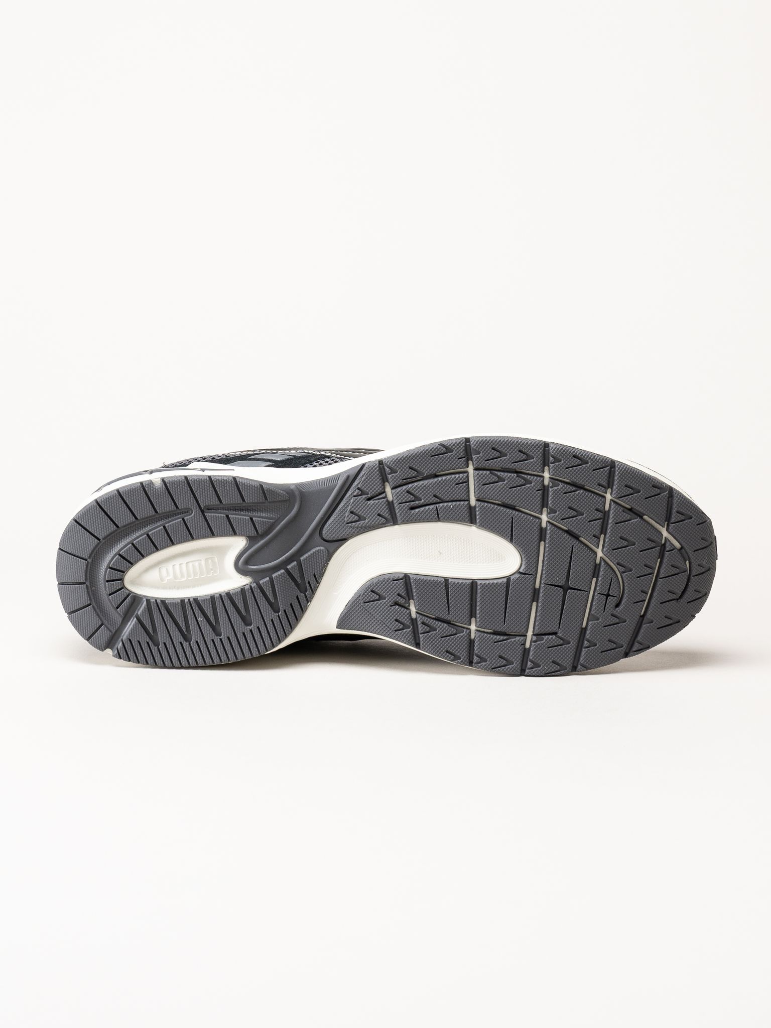 Puma - Milenio Tech 2000 - Svarta sneakers