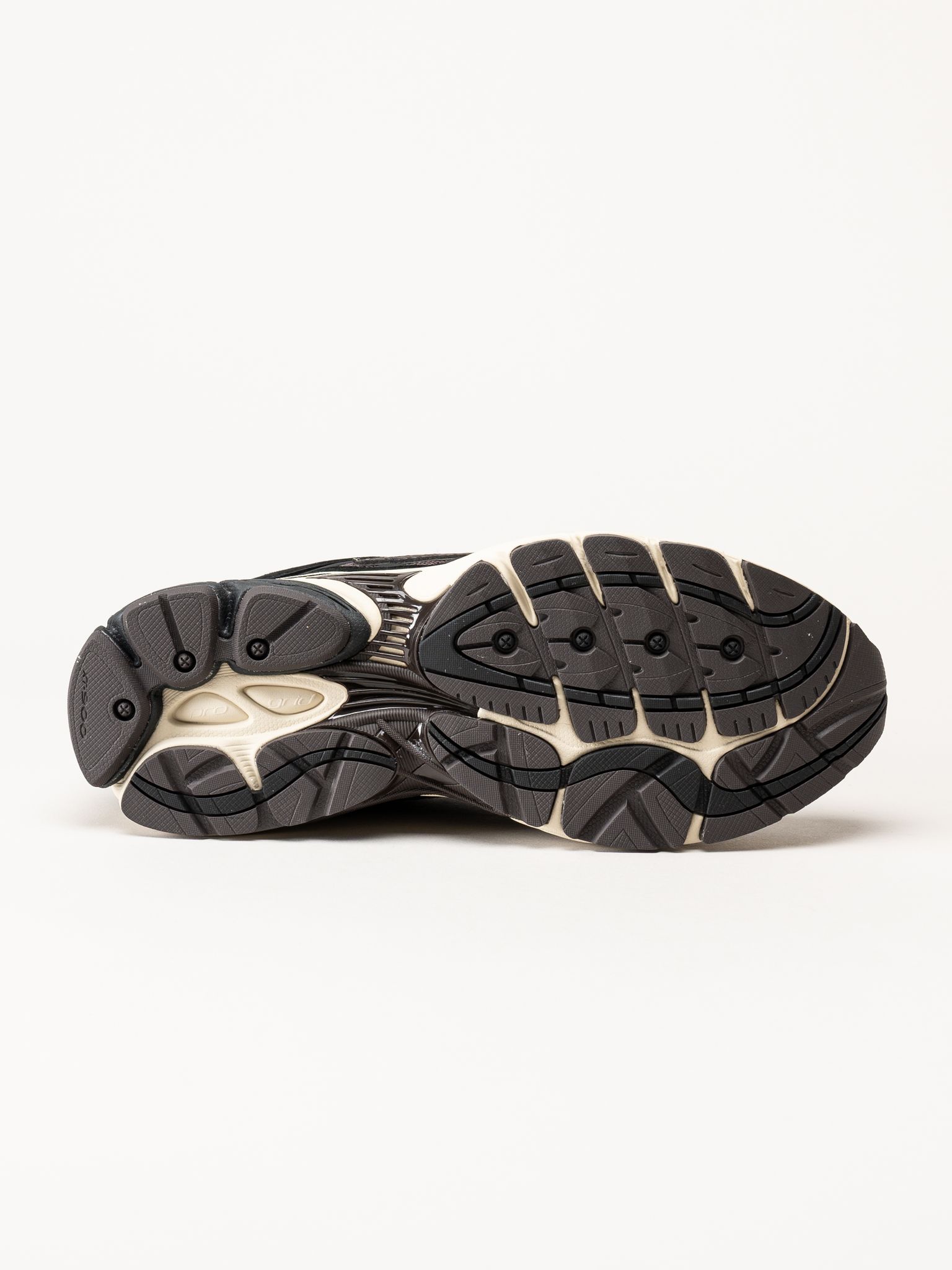 Saucony - Progrid Omni 9 - Mörkbruna sneakers