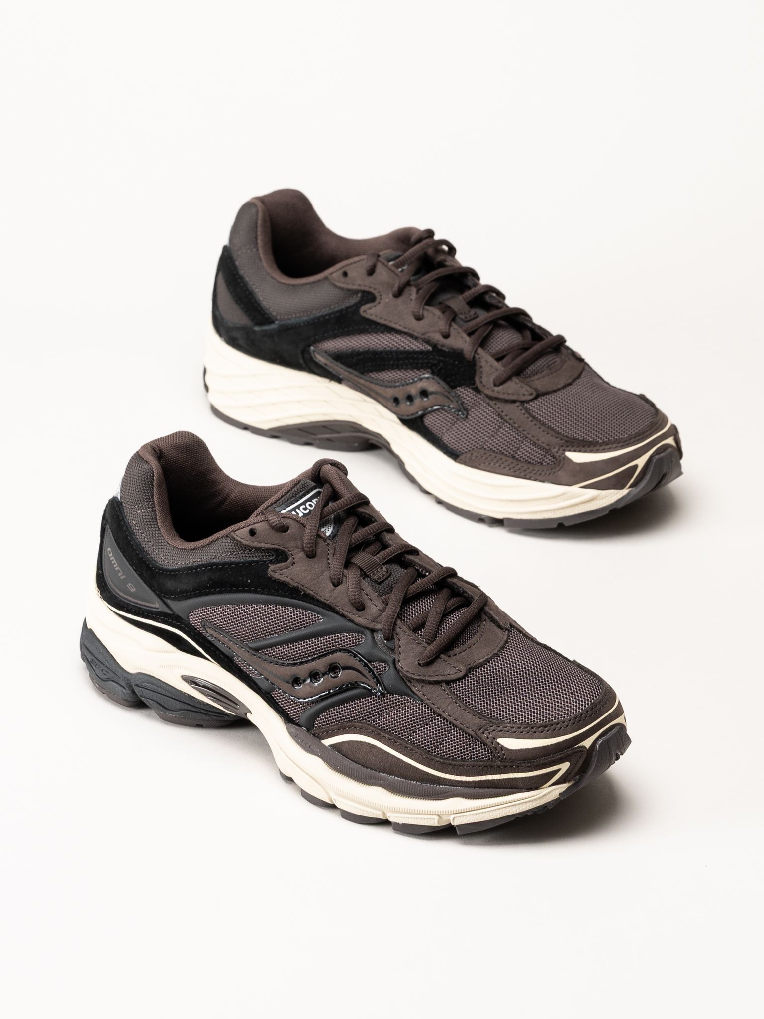 Saucony - Progrid Omni 9 - Mörkbruna sneakers