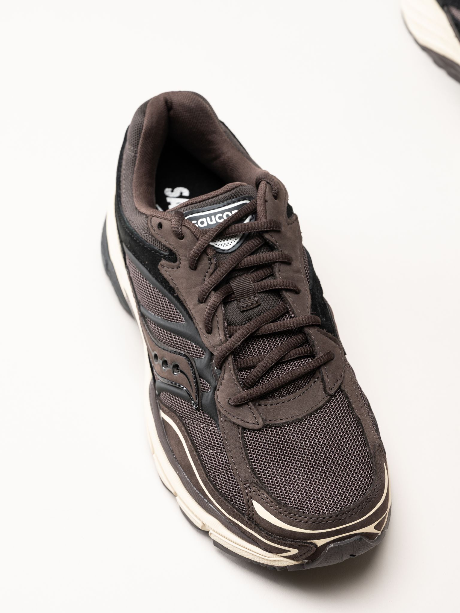 Saucony - Progrid Omni 9 - Mörkbruna sneakers