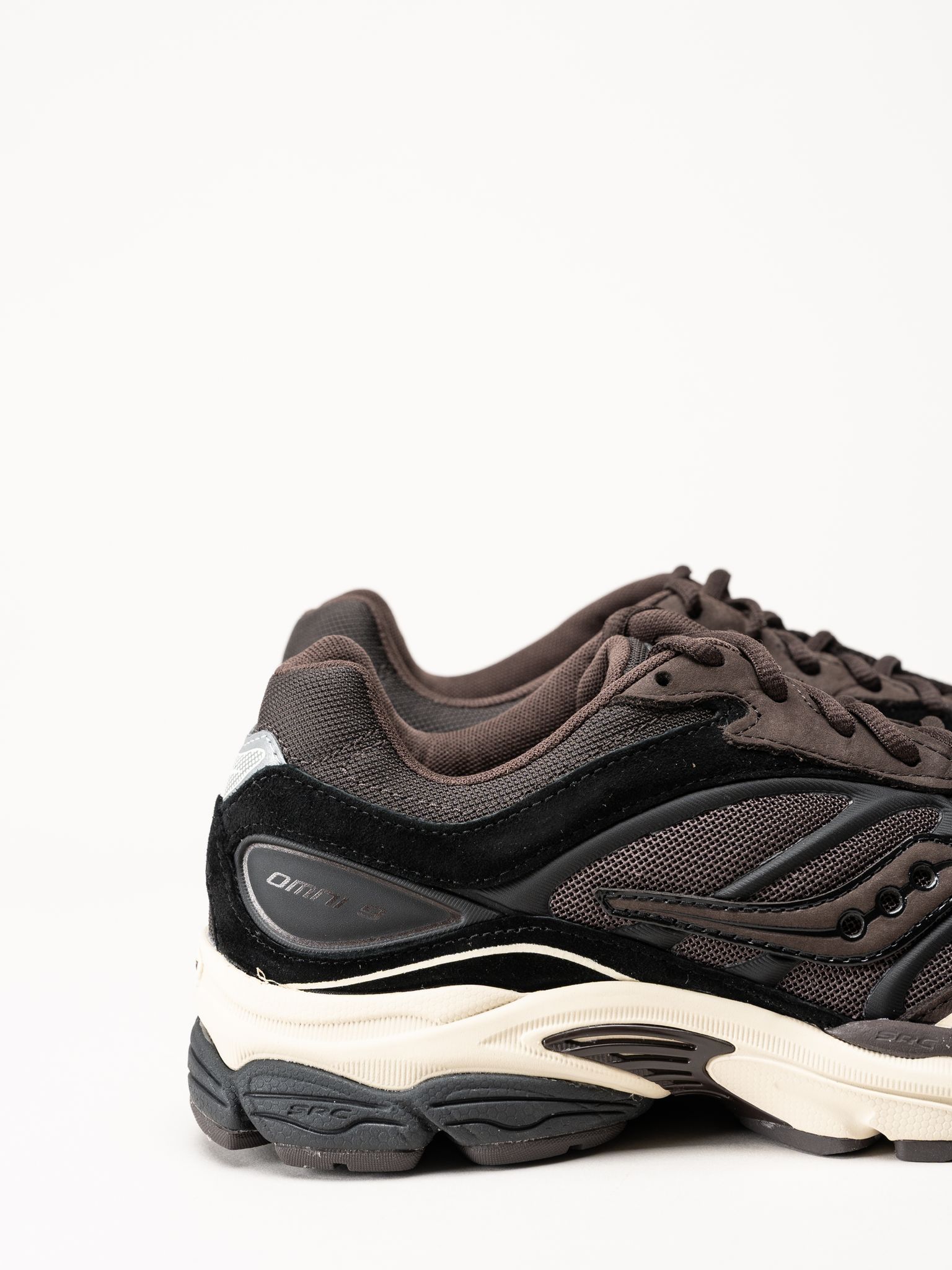Saucony - Progrid Omni 9 - Mörkbruna sneakers