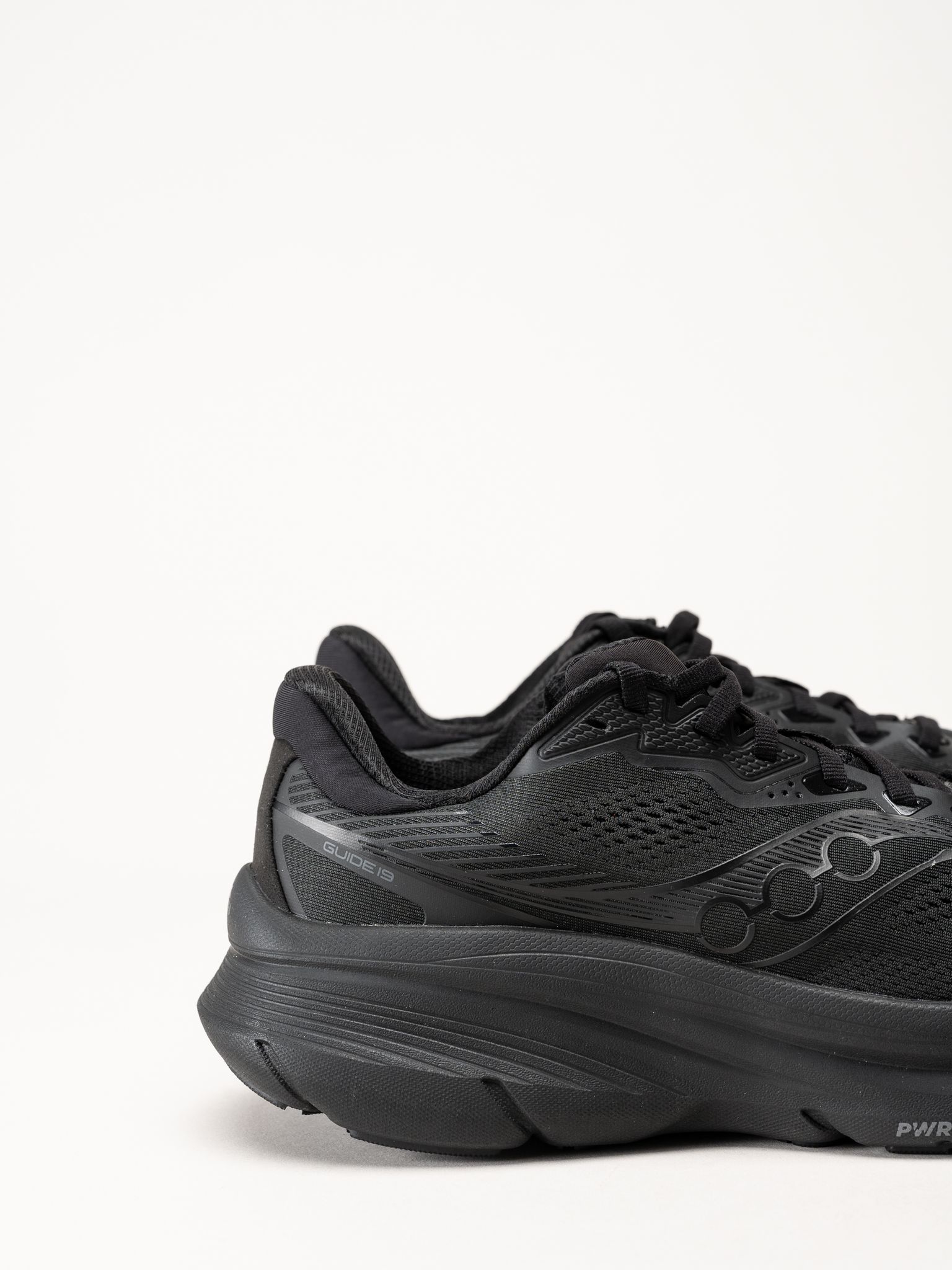 Saucony - Guide 19 - Svarta sneakers