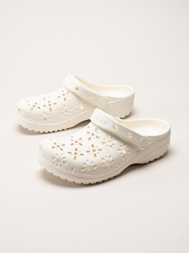 Crocs - Classic Floral Cut Out Clog - Vita badtofflor