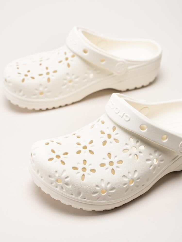 Crocs - Classic Floral Cut Out Clog - Vita badtofflor