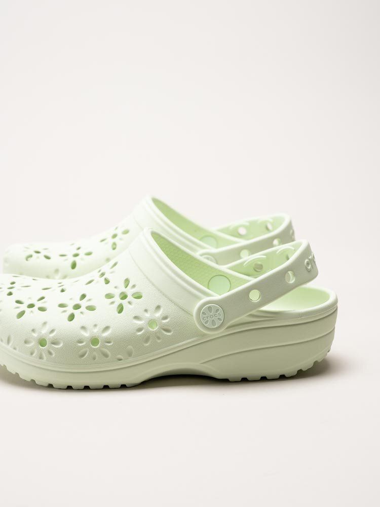 Crocs - Classic Floral Cut Out Clog - Gröna badtofflor