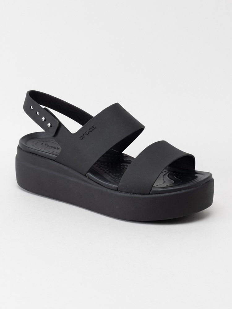 Crocs - Brooklyn Low Wedge - Svarta platåsandaler