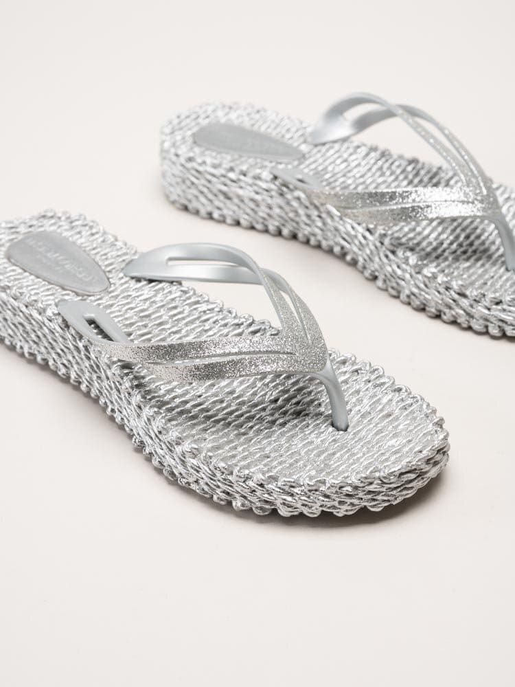 Ilse Jacobsen - Cheerful 13 - Silverfärgade flip flop med glitterremmar