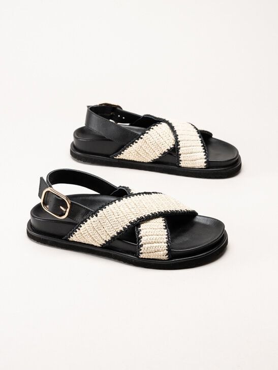 Engla Cross - Svartvita sandaler med korslagda remmar