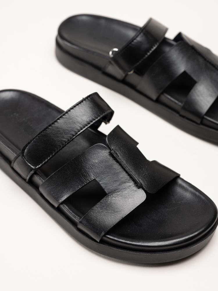 Johnny Bulls - Svarta slip in sandaler i skinn