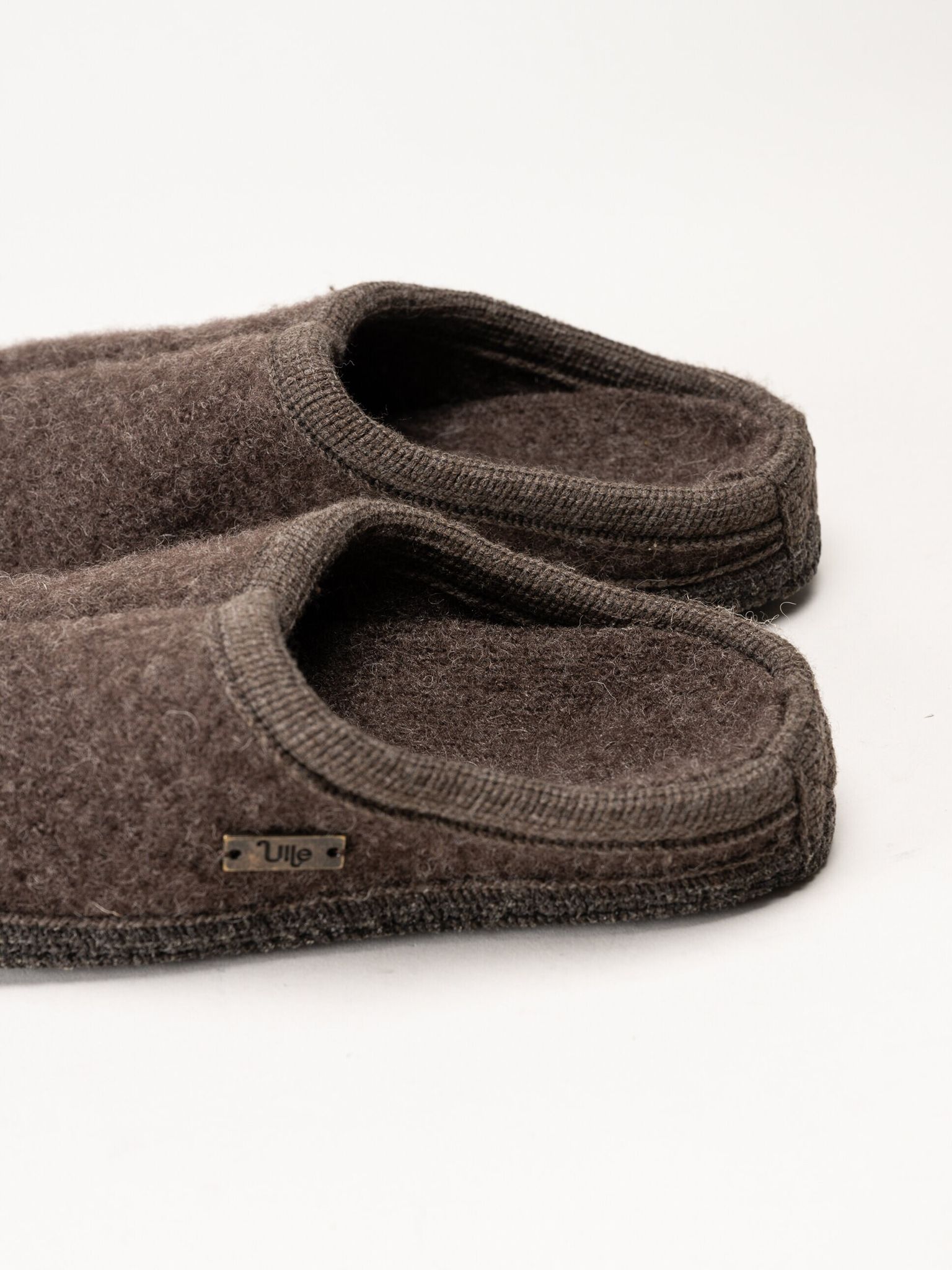 Ulle - Ulle Original - Mörkbruna slip in tofflor i ull