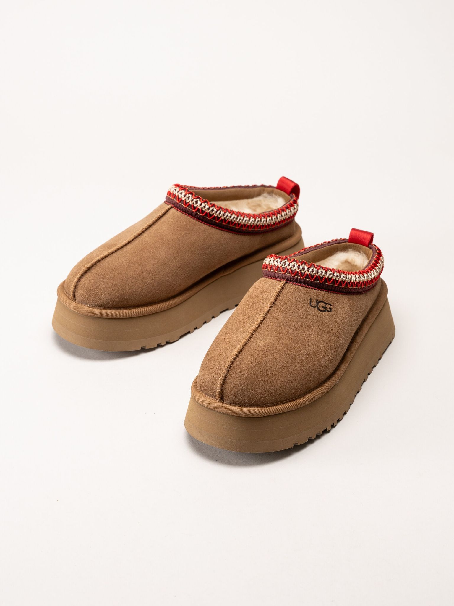 UGG - W Tazz II - Ljusbruna fårskinnsfodrade tofflor i mocka