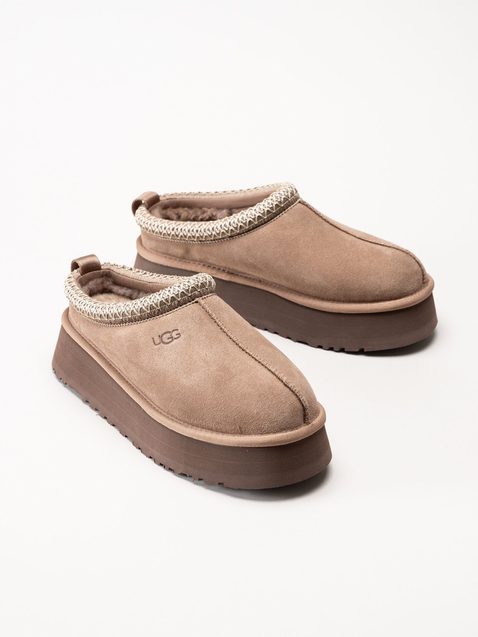 UGG - W Tazz II - Bruna fårskinnsfodrade tofflor i mocka