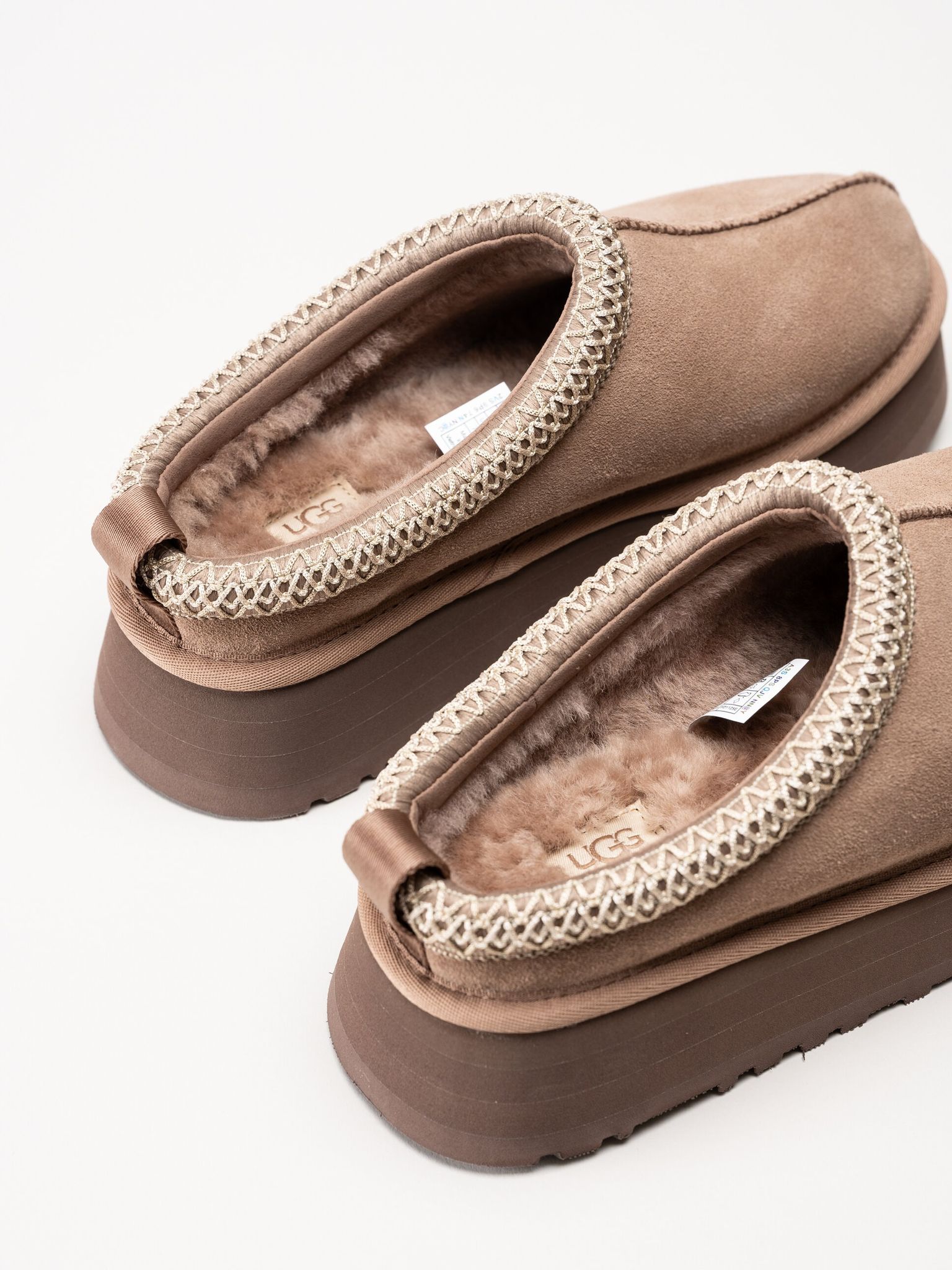 UGG - W Tazz II - Bruna fårskinnsfodrade tofflor i mocka