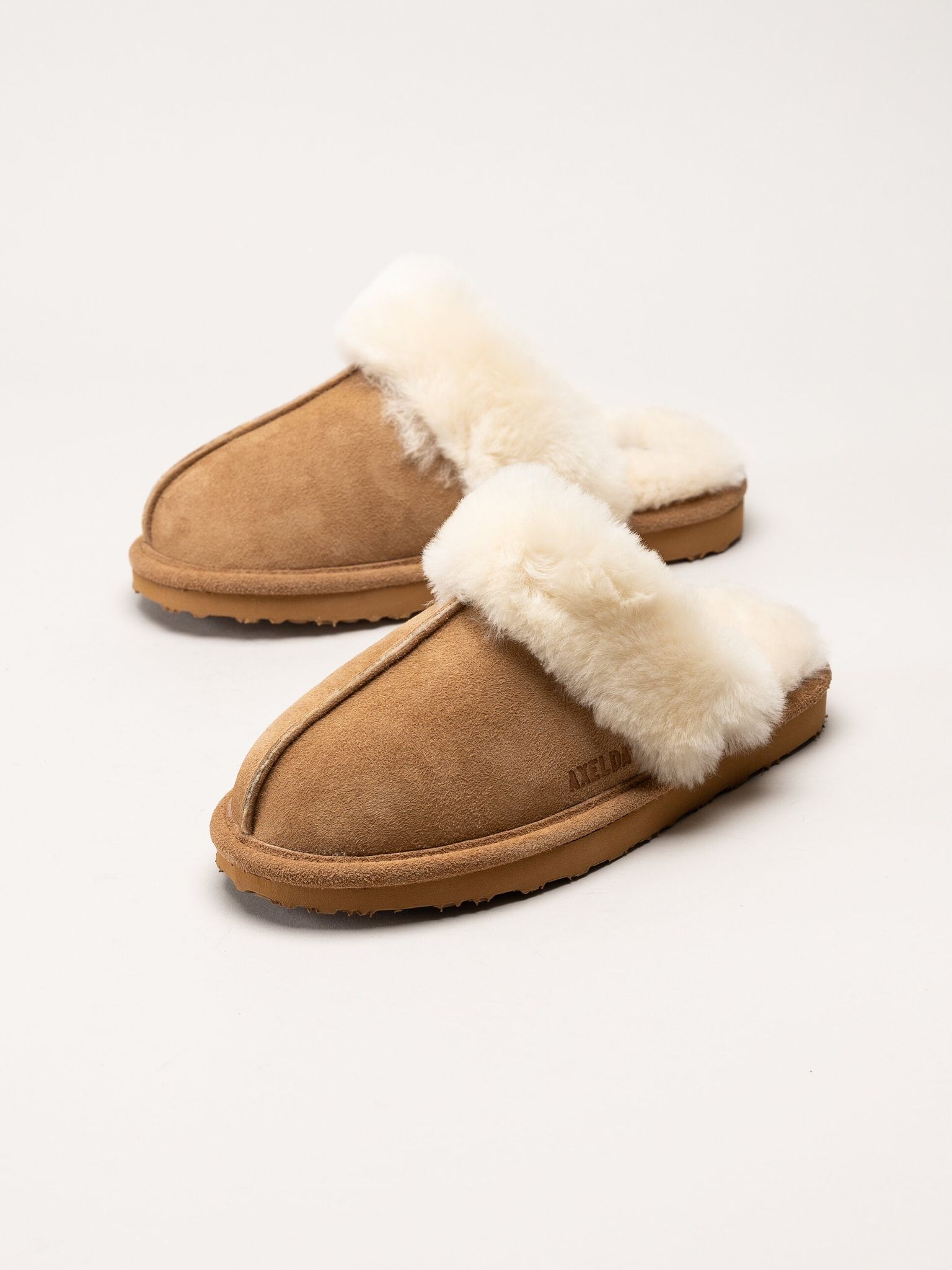 Axelda - Nancy - Ljusbruna fårskinnsfodrade tofflor