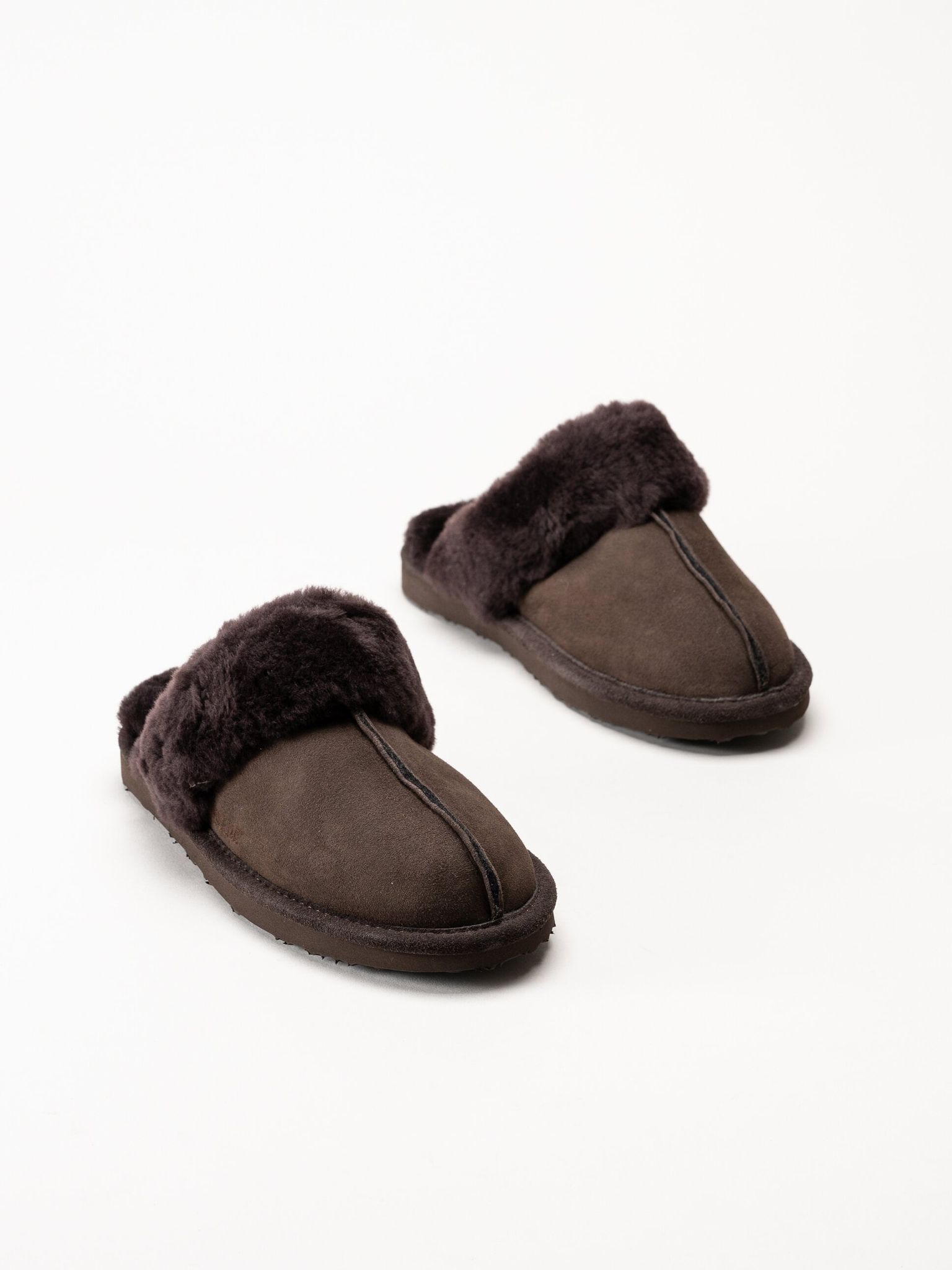 Axelda - Nancy - Mörkbruna fårskinnsfodrade tofflor