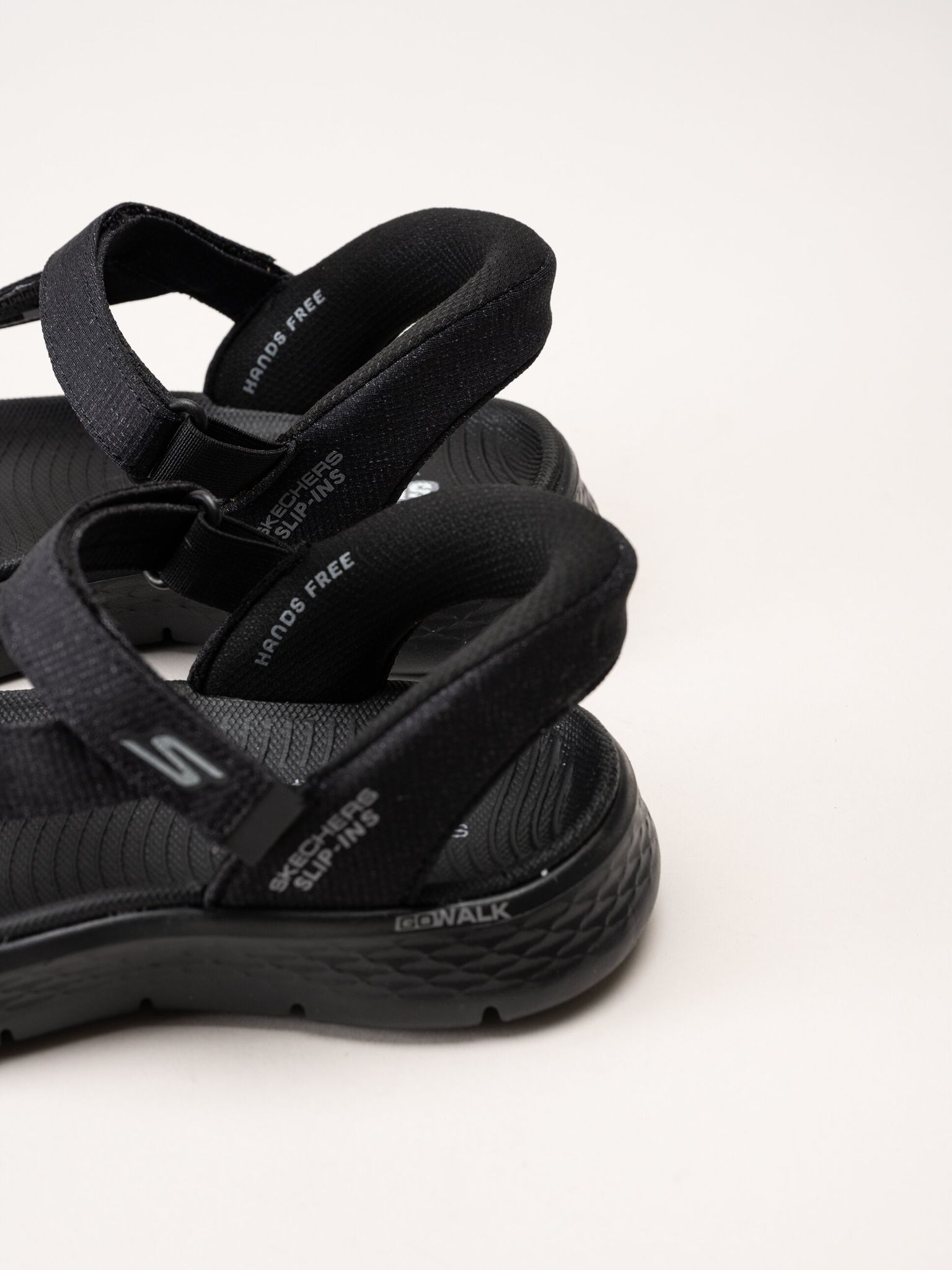 Skechers - Go Walk Flex Sandal - Svarta slip in sandaler