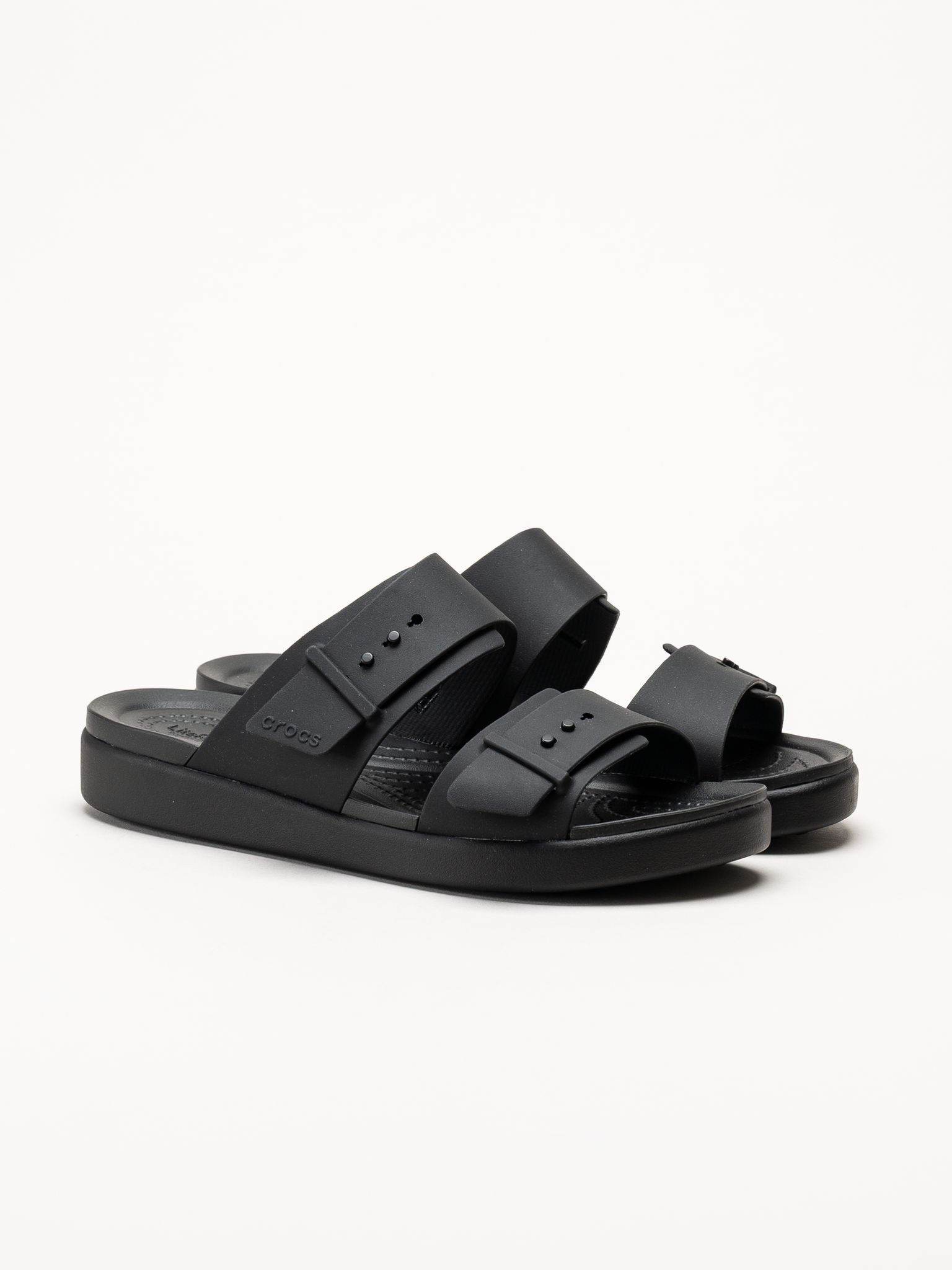 Crocs - Brooklyn Buckle - Svarta slip in tofflor