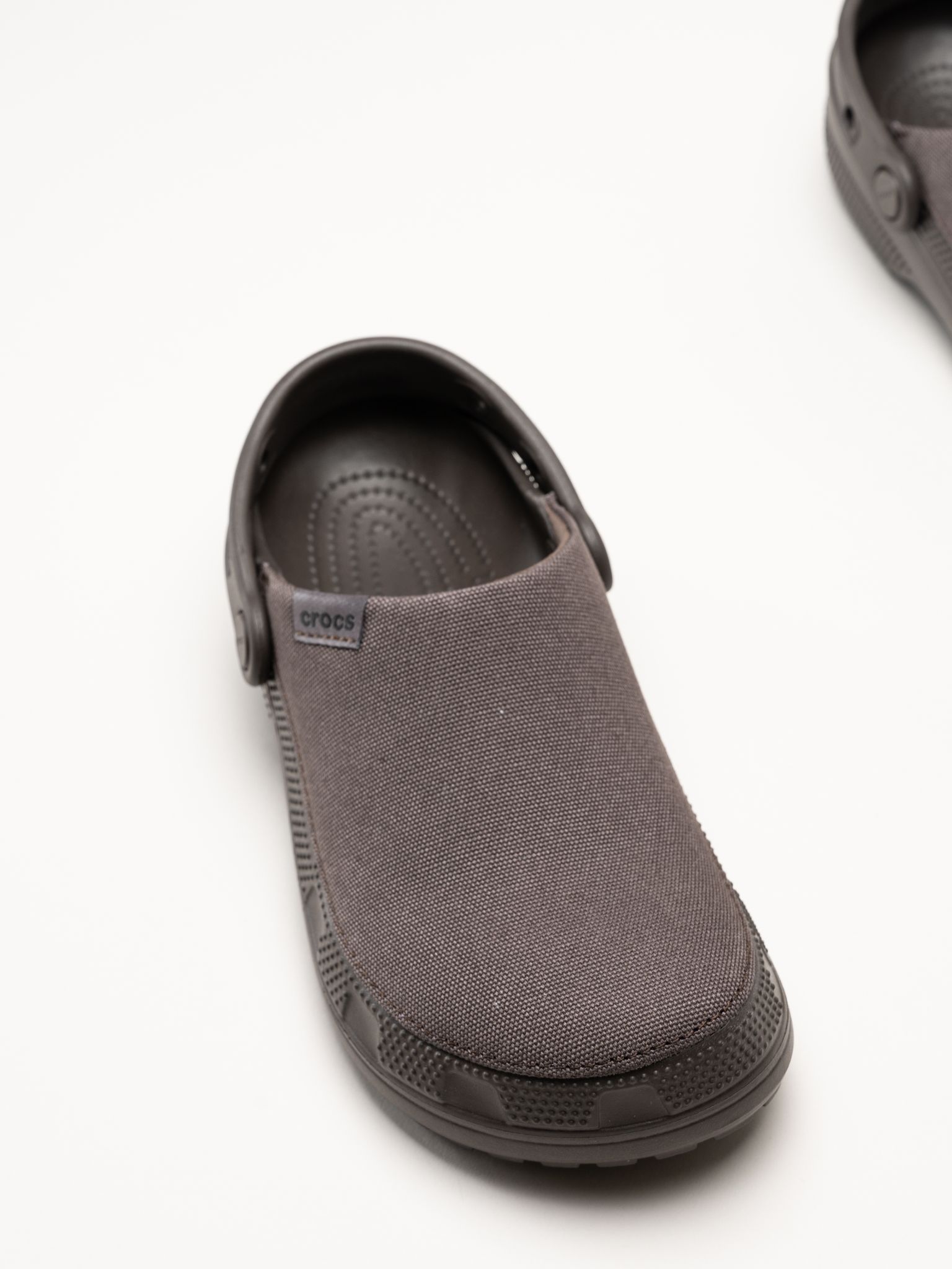 Crocs - Classic Crafted Clog - Mörkbruna slip in tofflor