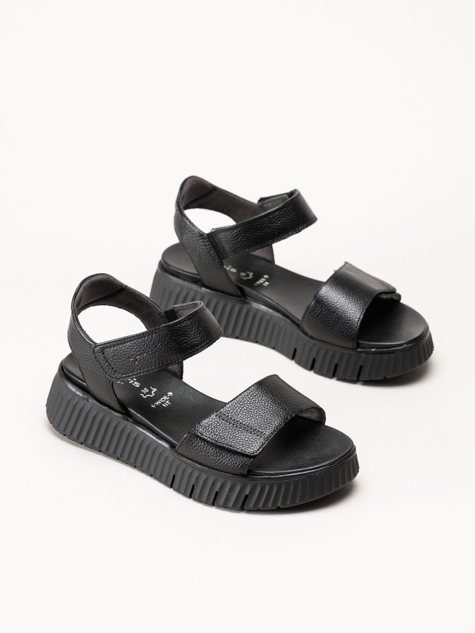 Tamaris - Wide fit - Svarta sandaler i skinn