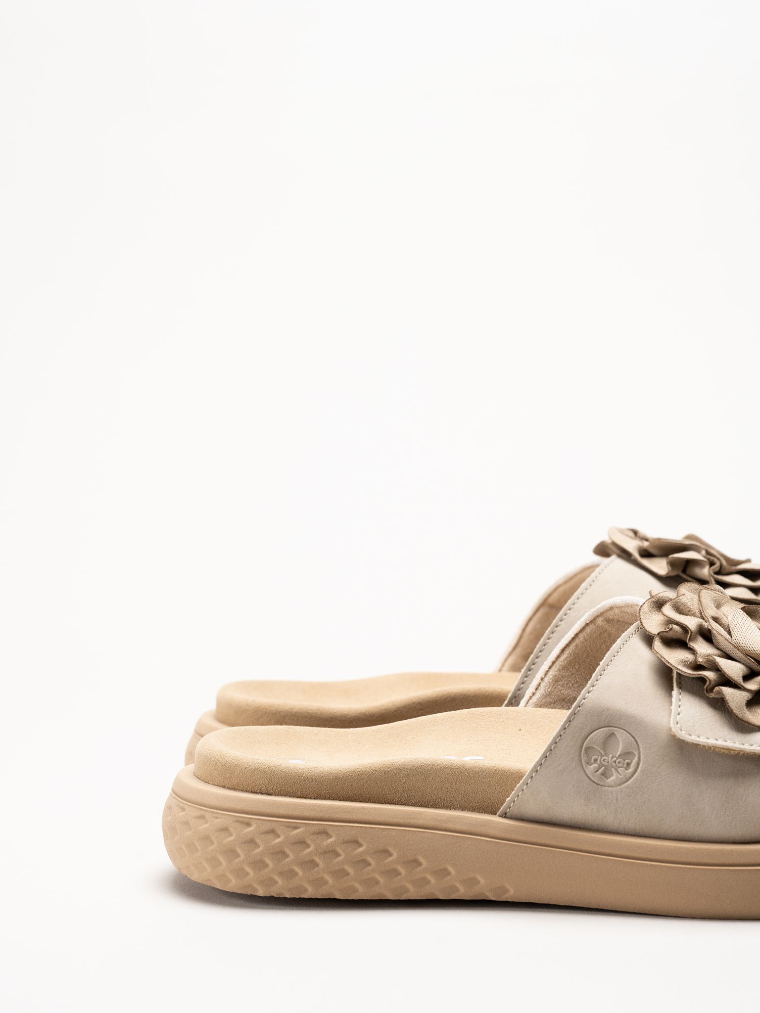 Rieker - Beige sandaler med rosett