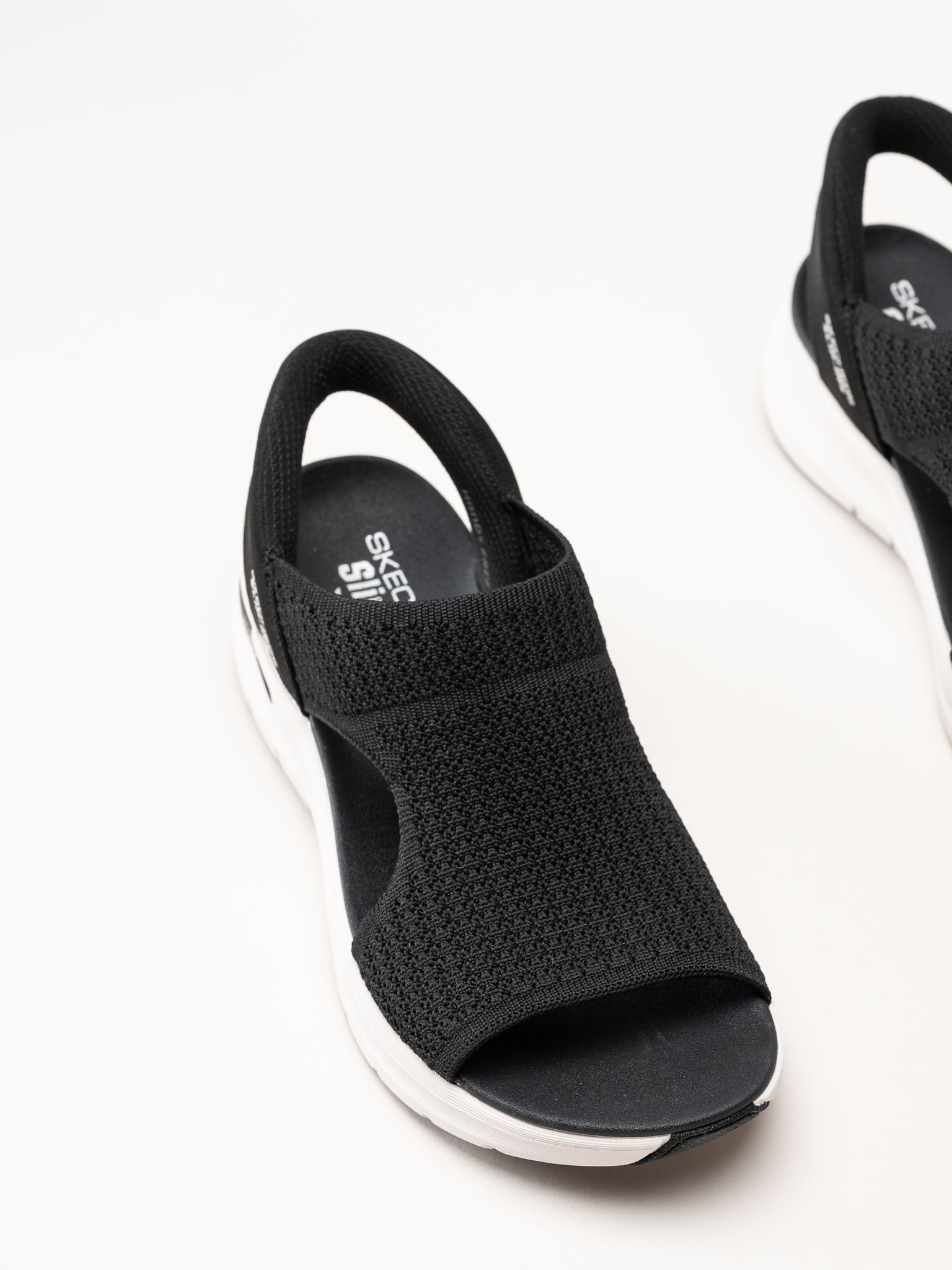 Skechers - Arch Fit - Svarta slip-in sandaler
