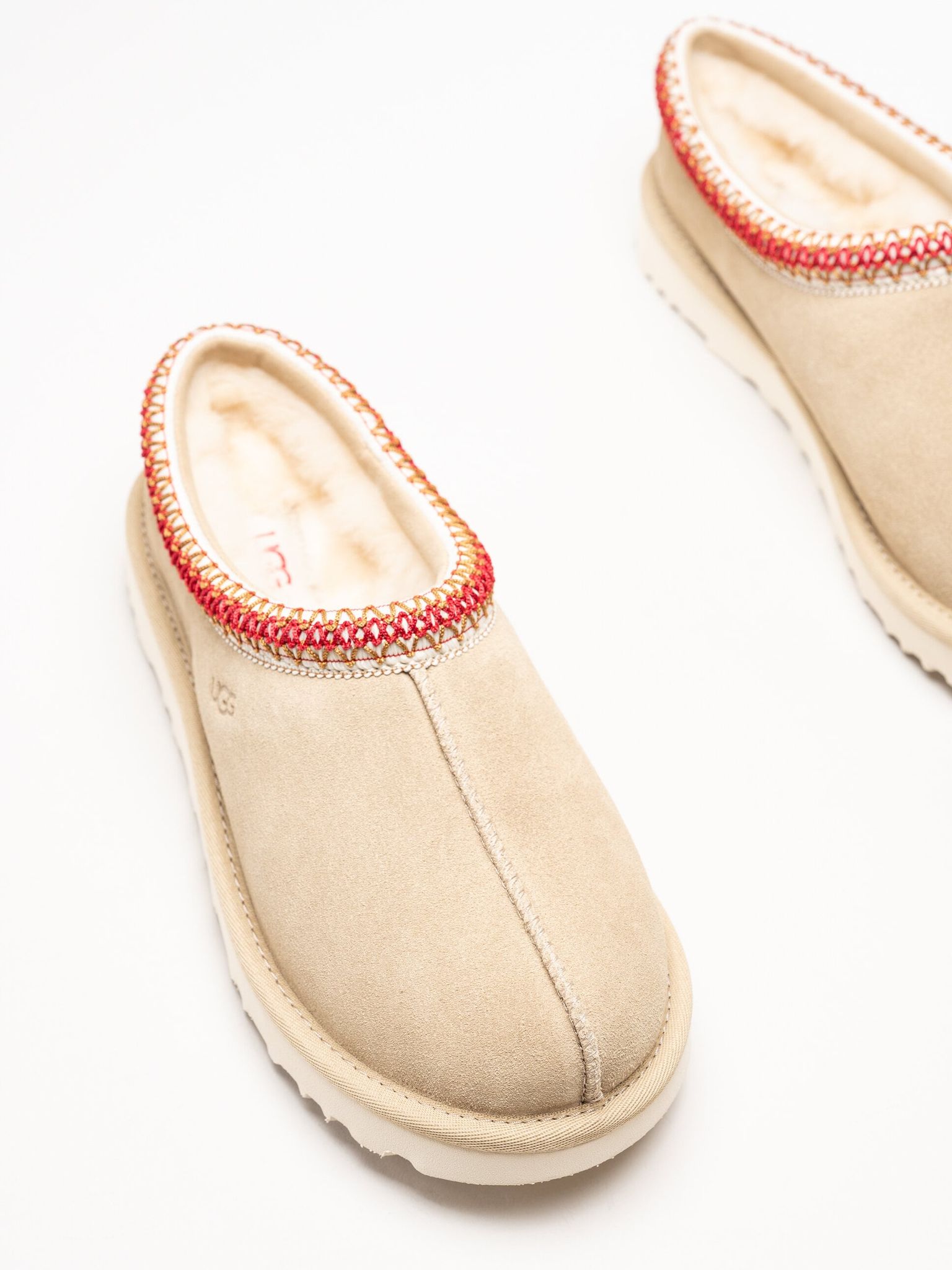 UGG - W Tasman II - Beige fårskinnsfodrade tofflor