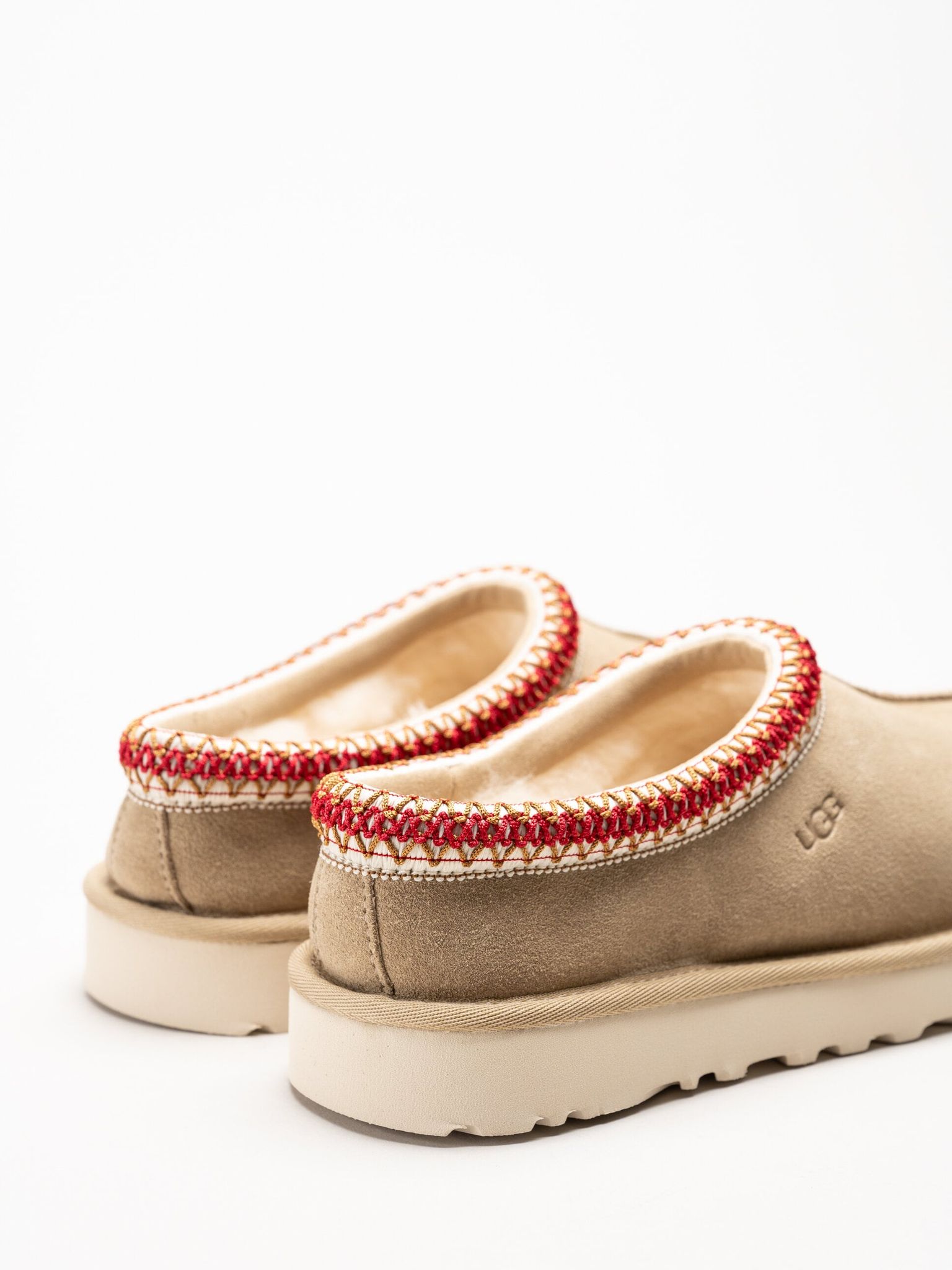 UGG - W Tasman II - Beige fårskinnsfodrade tofflor