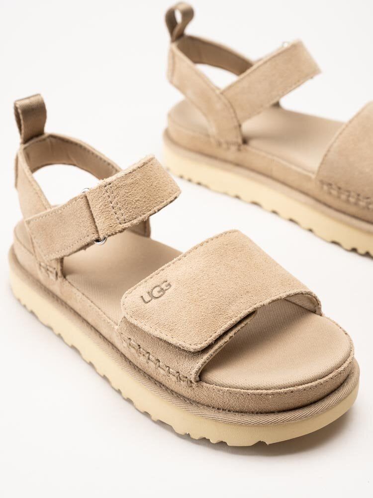 UGG - W Goldenstar - Ljusbeige platåsandaler i mocka