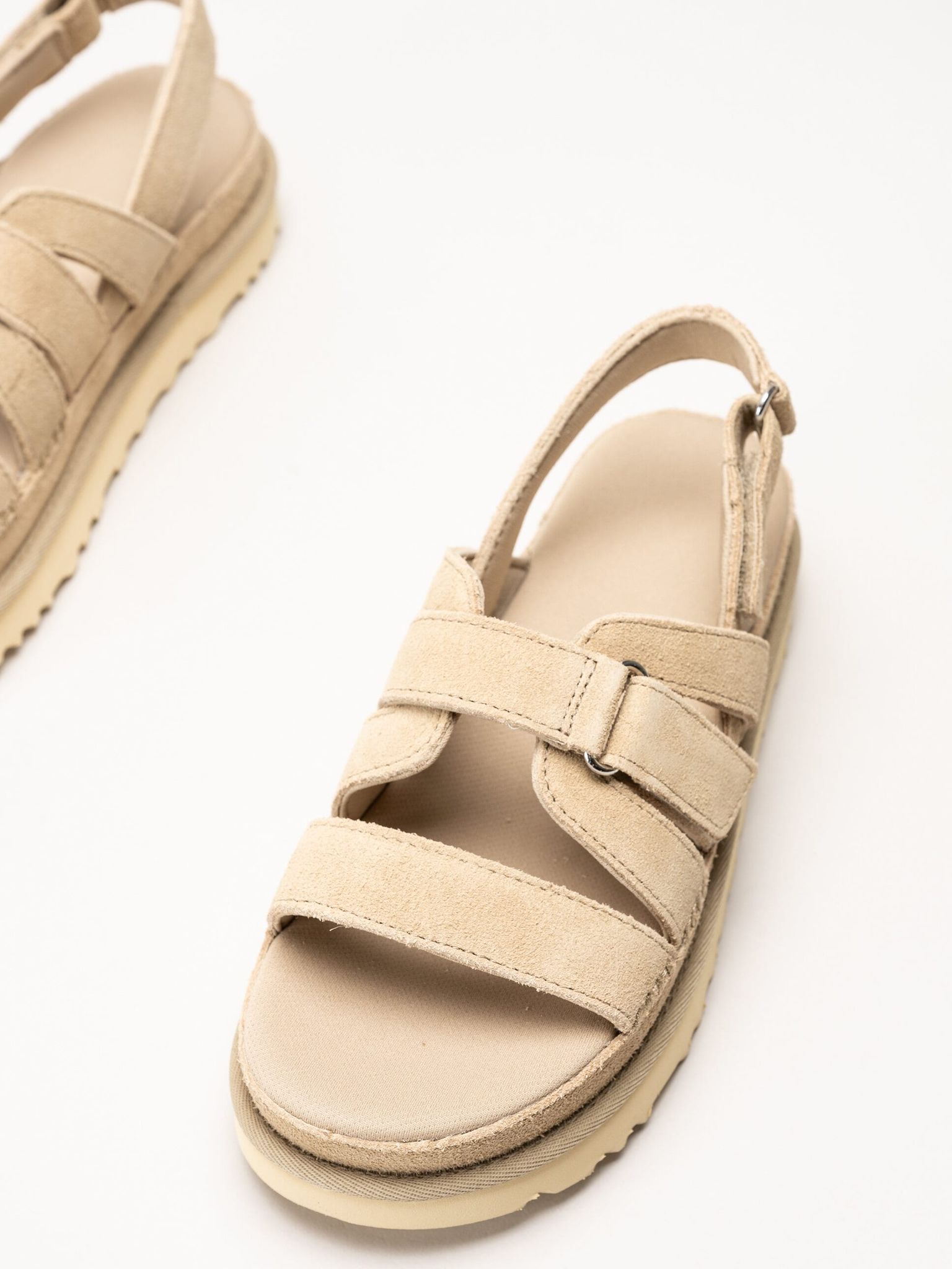 UGG - W Goldenstar Gleam - Beige remsandal i mocka