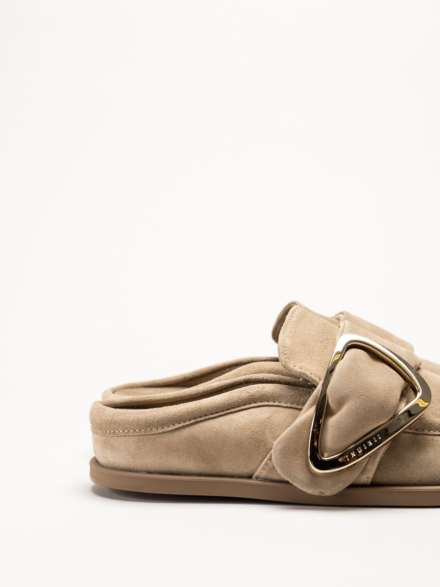 Inuikii - Mule Soft - Beige mule med guldigt spänne