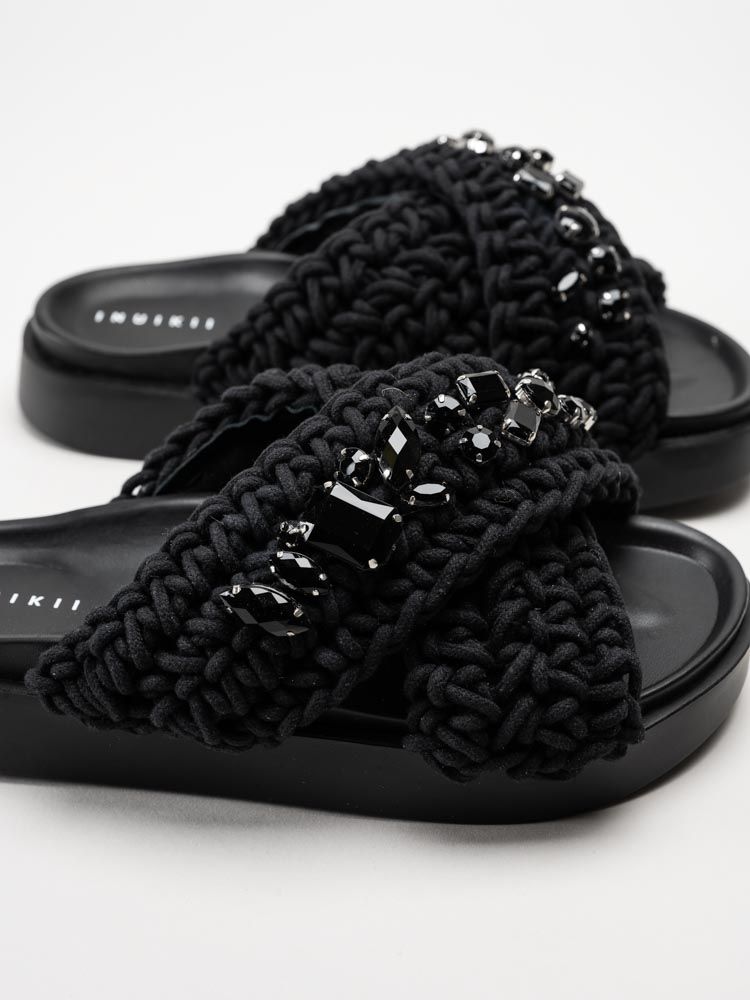 Inuikii - Woven Stones - Svarta slip in sandaler i virkad textil