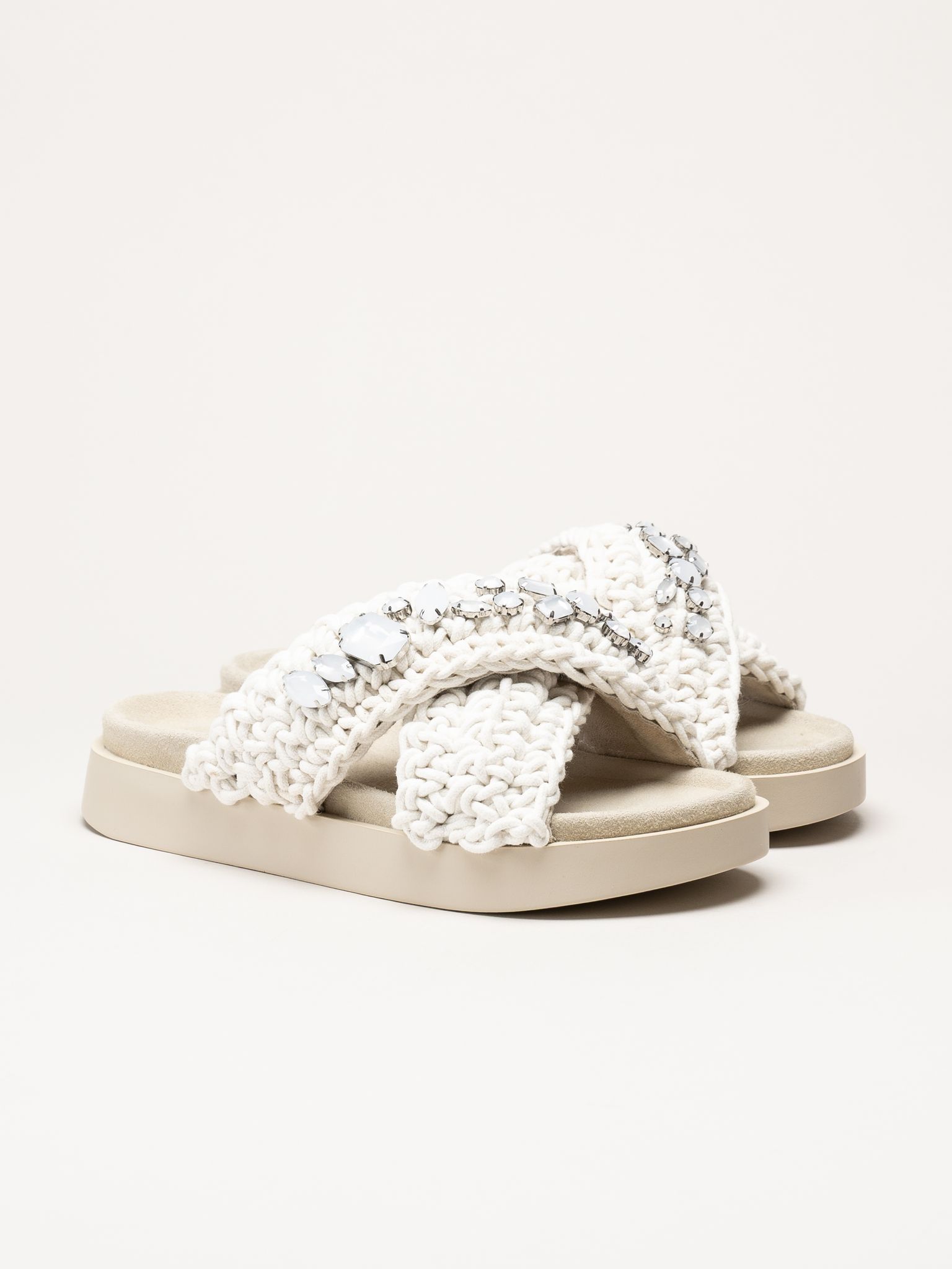 Inuikii - Woven Stones - Vita sandaler i virkad textil
