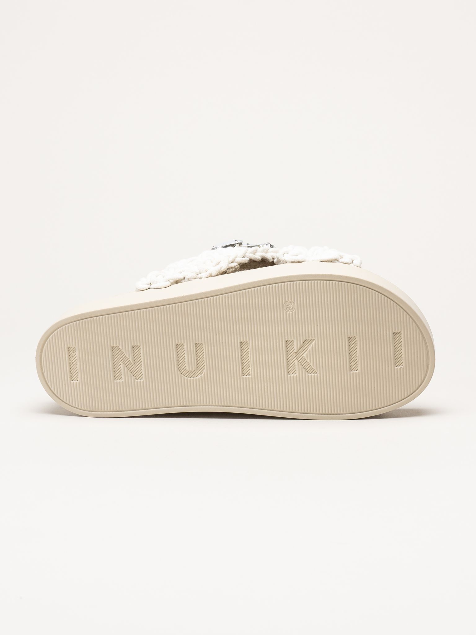 Inuikii - Woven Stones - Vita sandaler i virkad textil