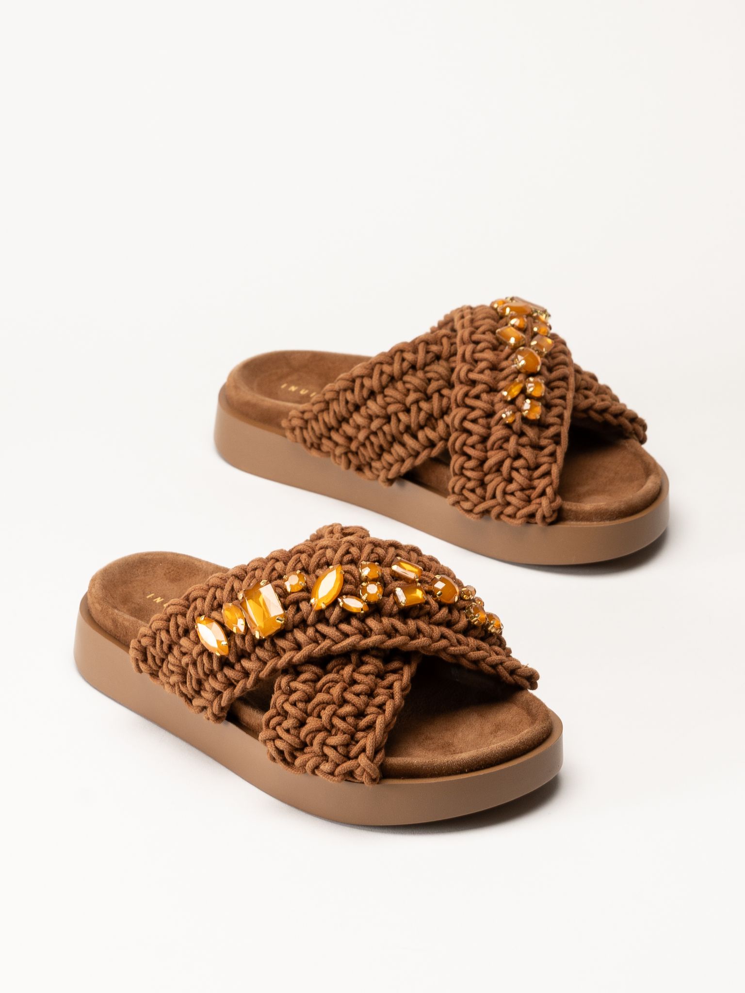 Inuikii - Woven Stones - Bruna sandaler i virkad textil