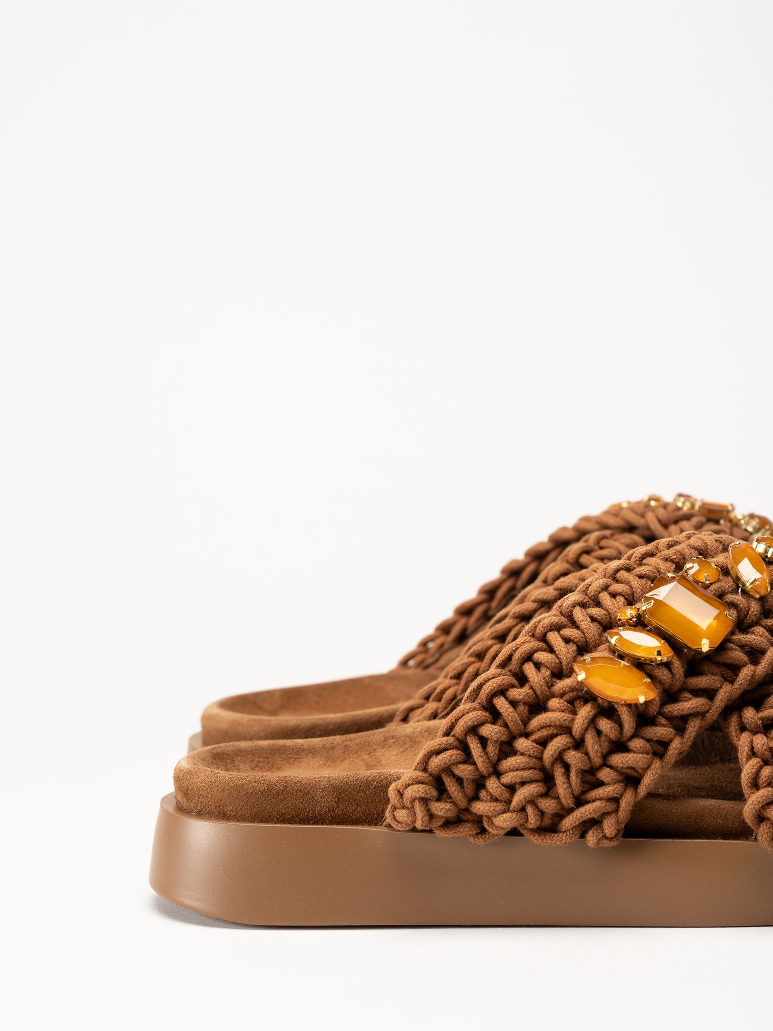 Inuikii - Woven Stones - Bruna sandaler i virkad textil