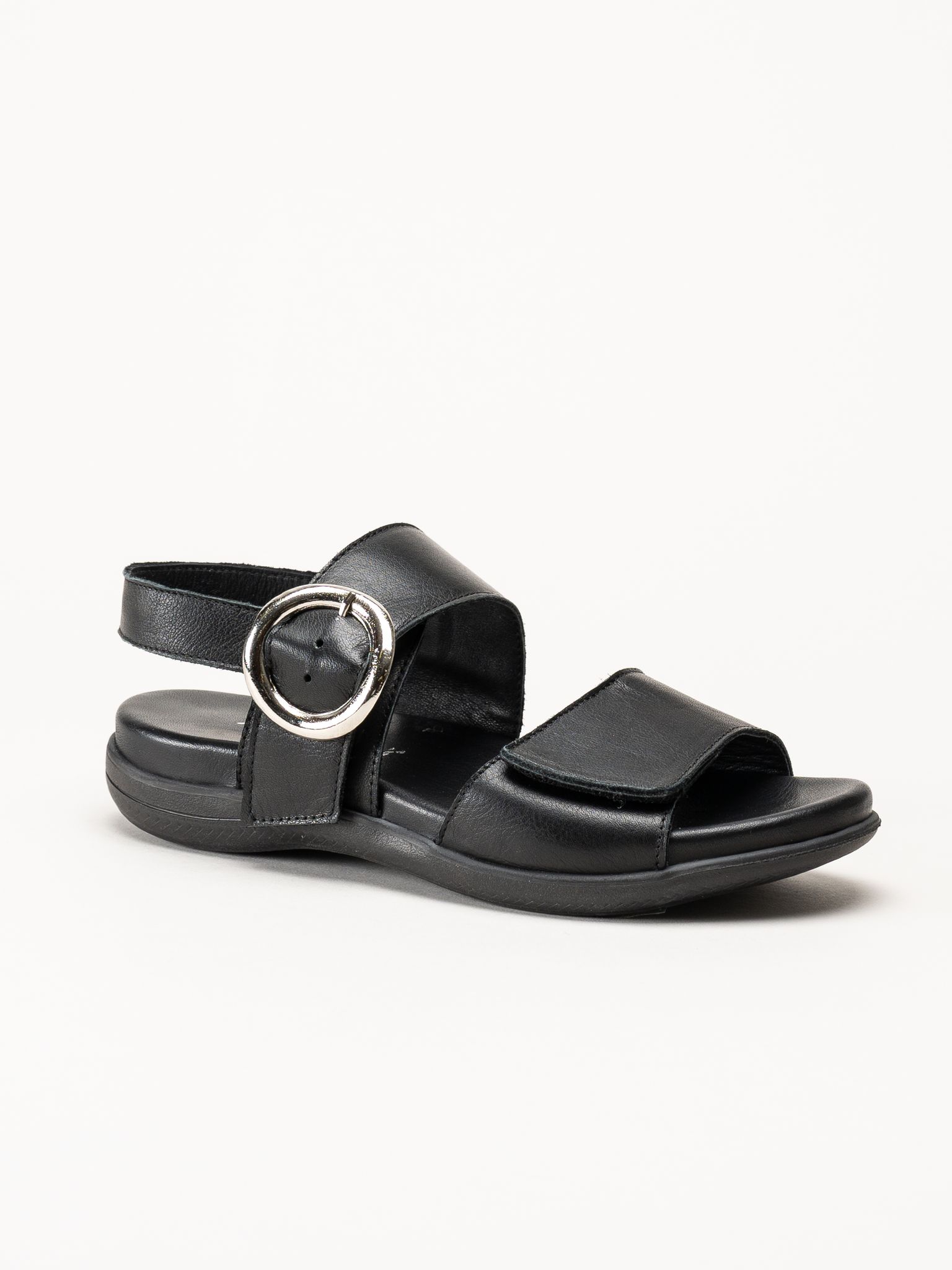 Andrea Conti - Svarta sandaler