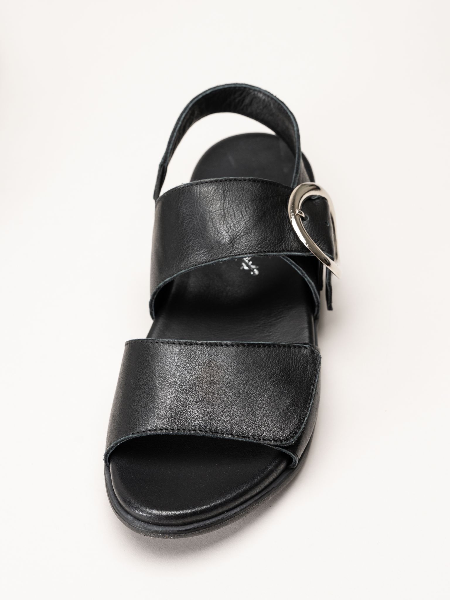Andrea Conti - Svarta sandaler