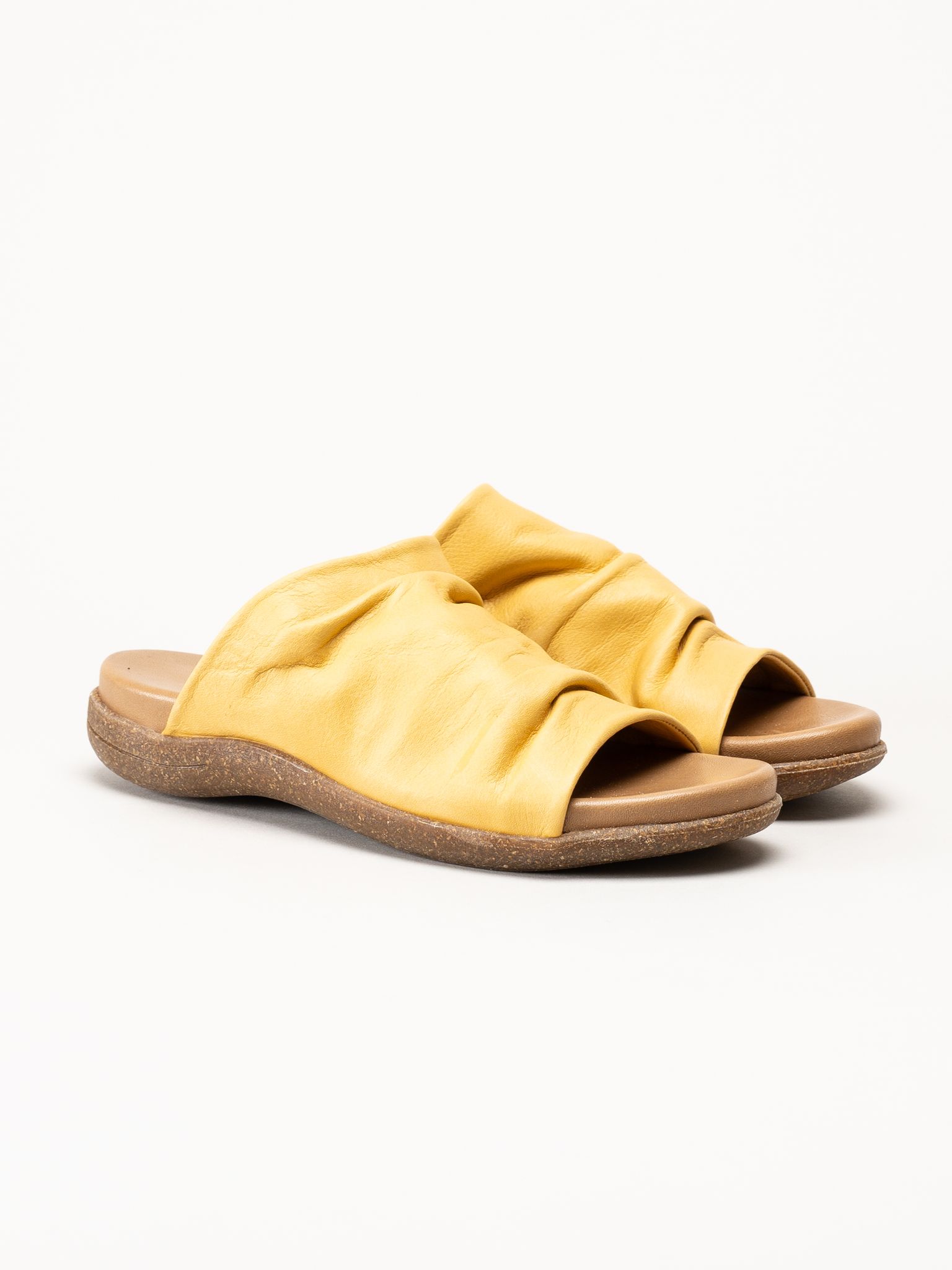 Andrea Conti - Gula sandaler i skinn