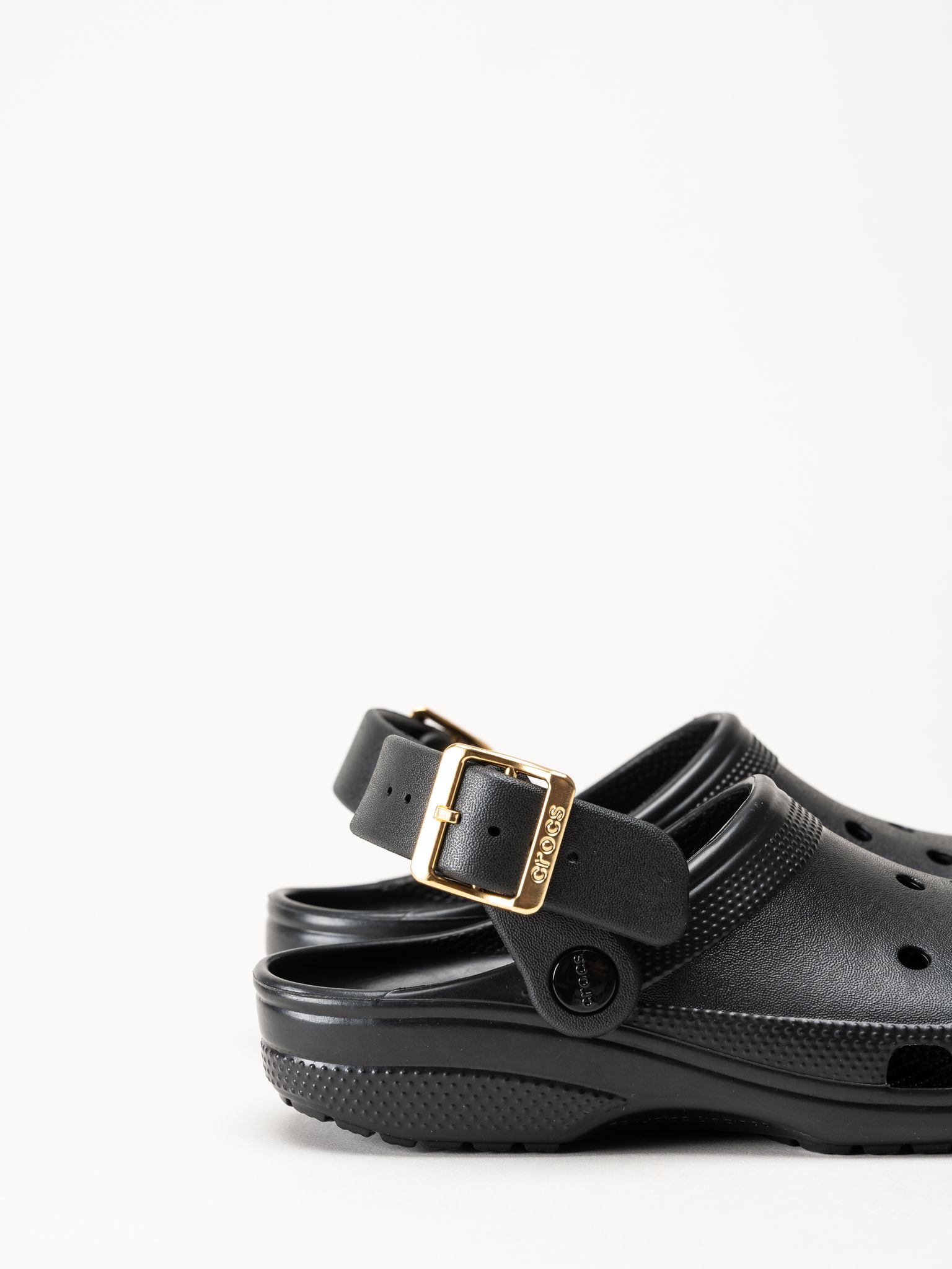 Crocs - Classic Metallic Clog - Svarta slip-in tofflor